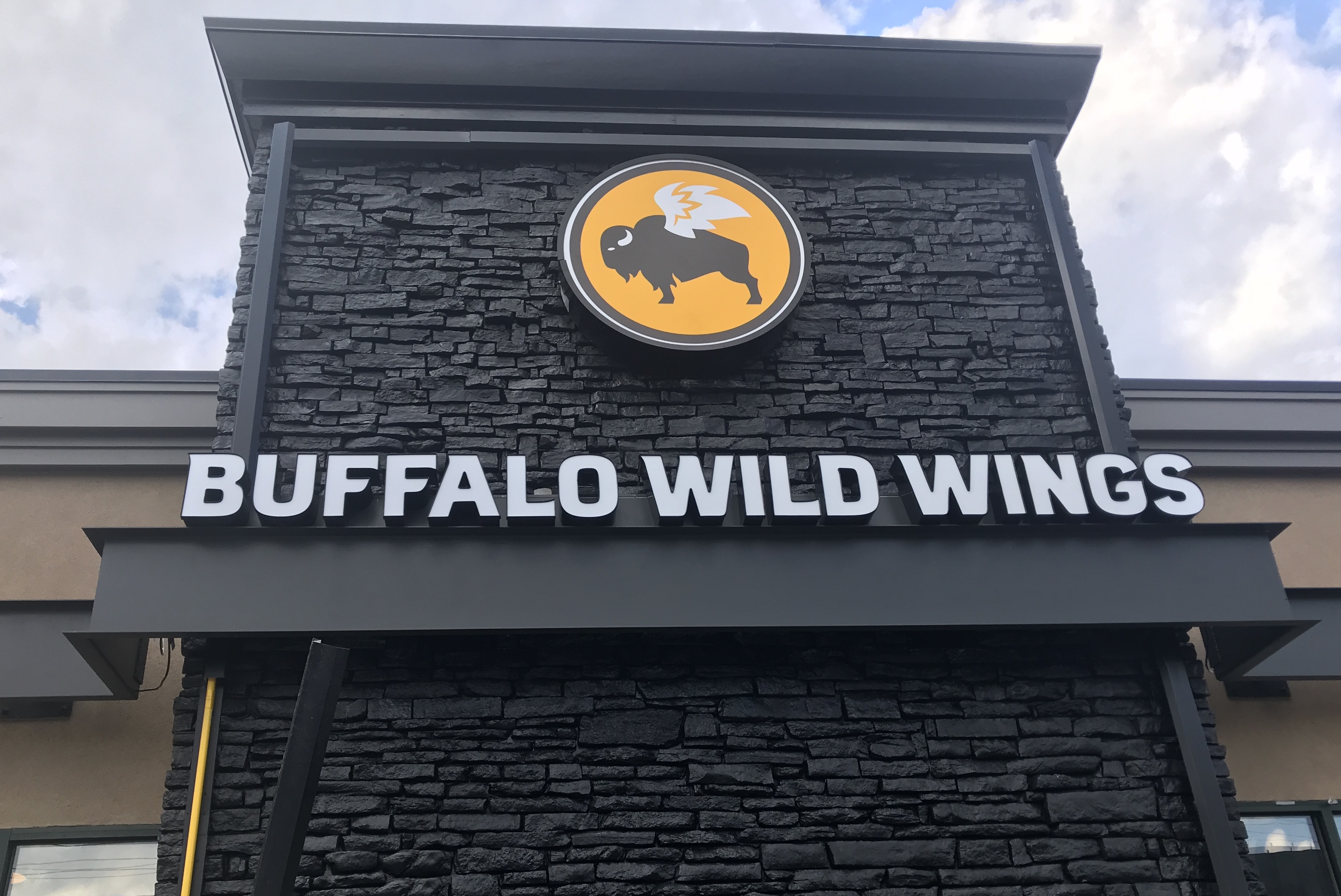 pakke analyse sagging Goodbye Ruby Tuesday, hello Buffalo Wild Wings at new Lorain Road location  in North Olmsted: Photos - cleveland.com