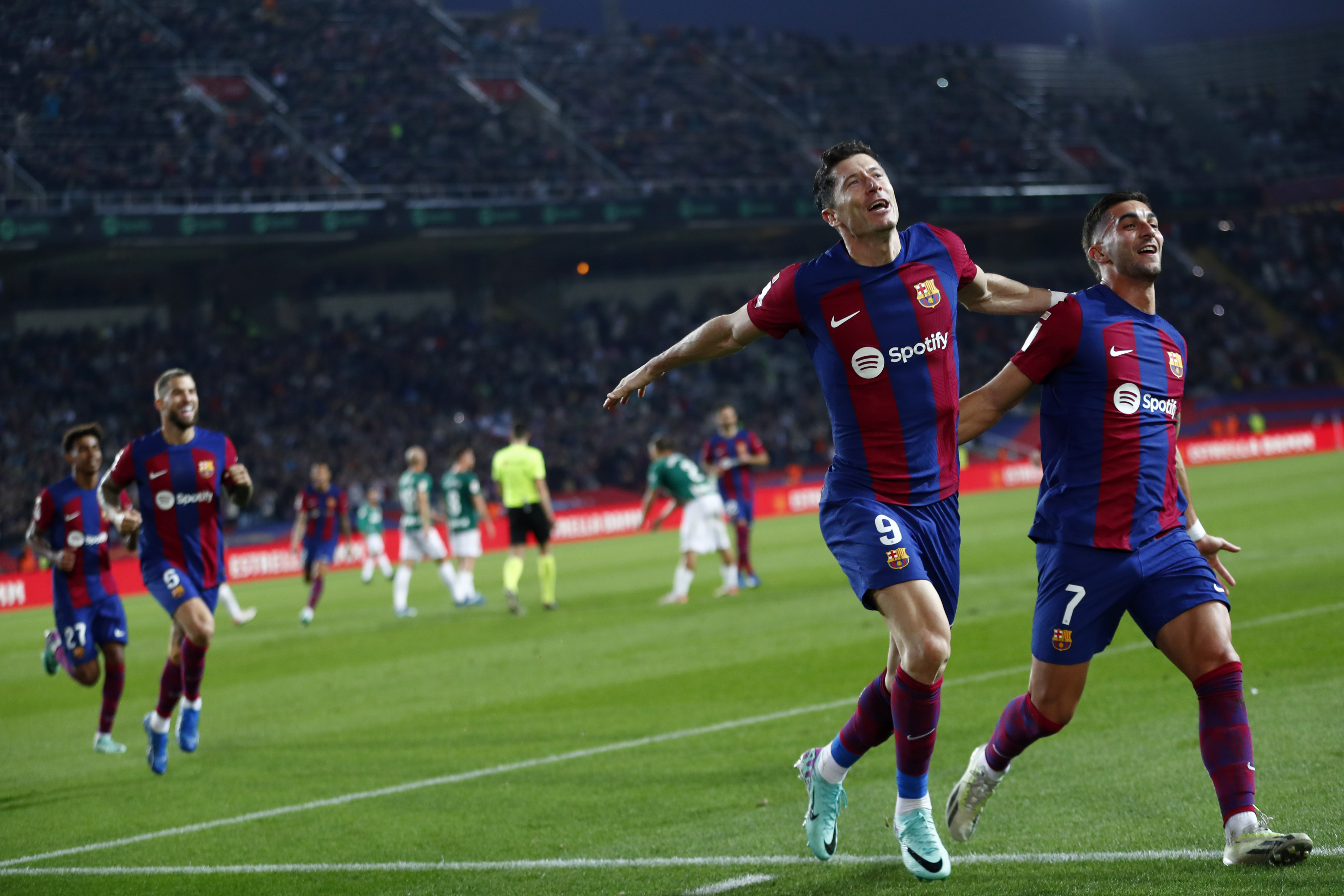 Barcelona beats Shakhtar 2-1 for third straight win in group stage