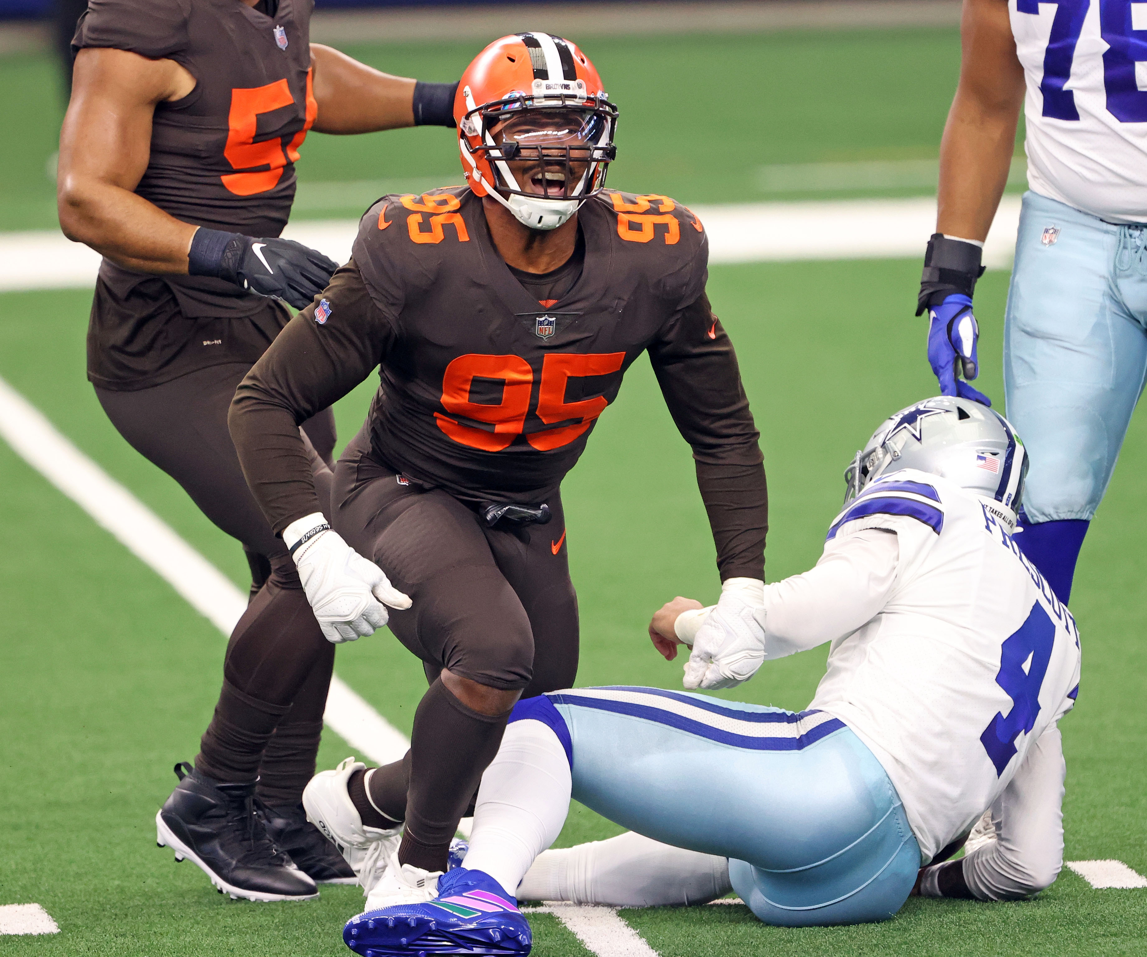 Myles Garrett Reacts To Olivier Vernon's 3-Sack Performance