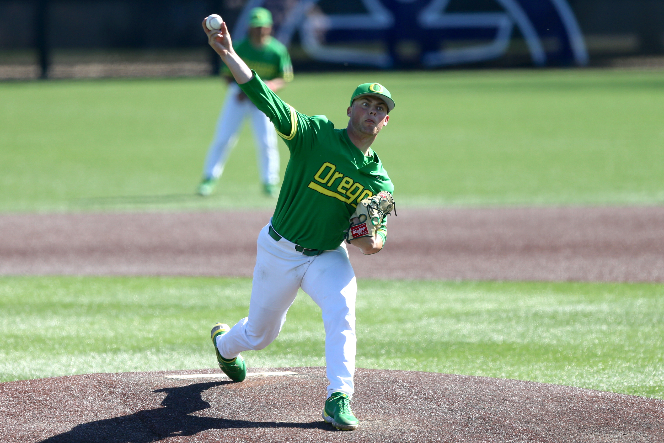 Oregon baseball goes for the sweep after defeating UCLA in extras