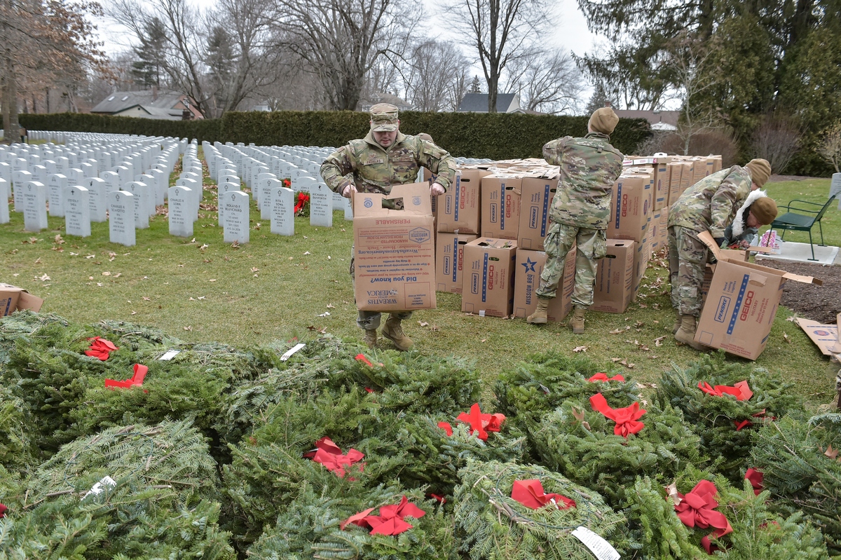 Wreaths Across America At Veterans Memorial Cemetery In Agawam ...