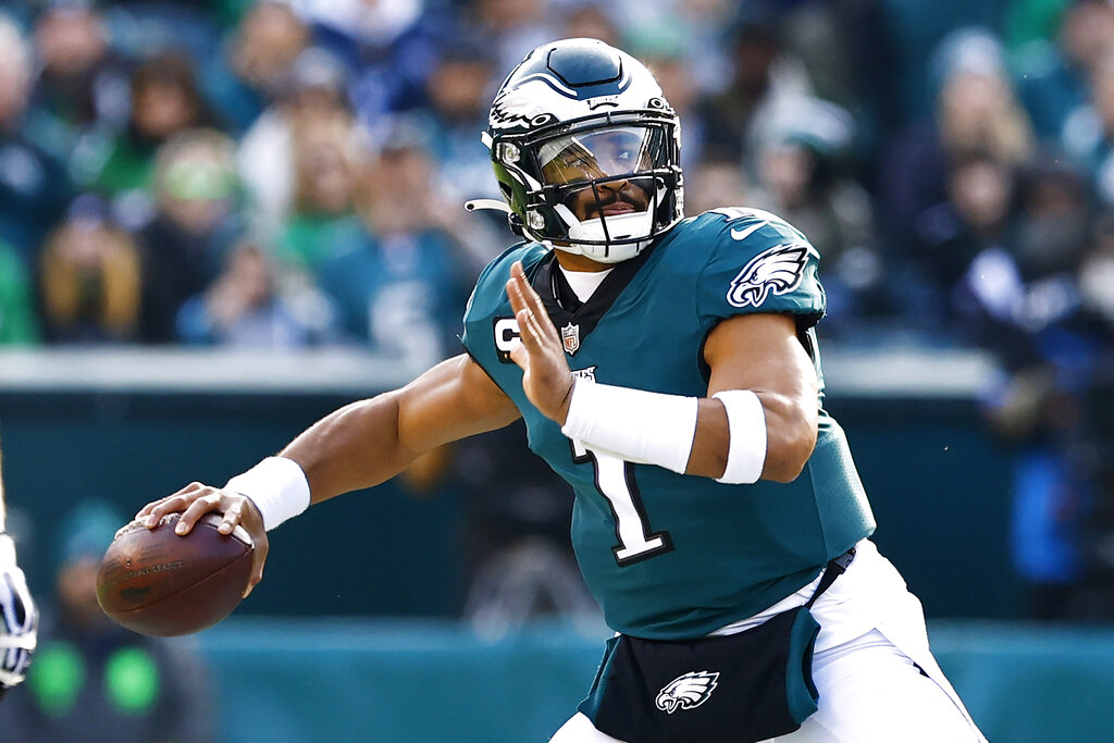 Eagles QB Jalen Hurts does best to protect sprained shoulder