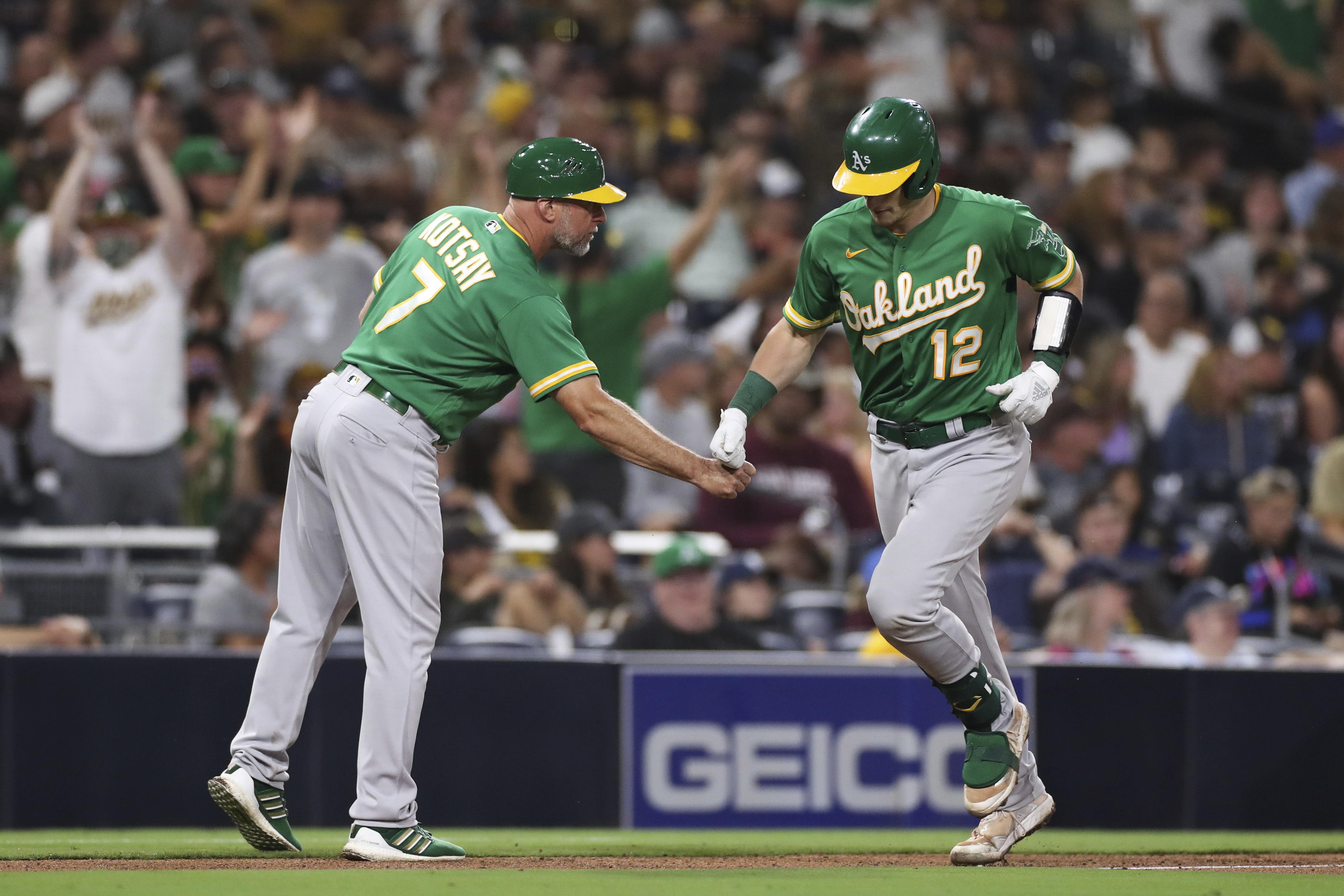 Eric Thames deal with Oakland A's