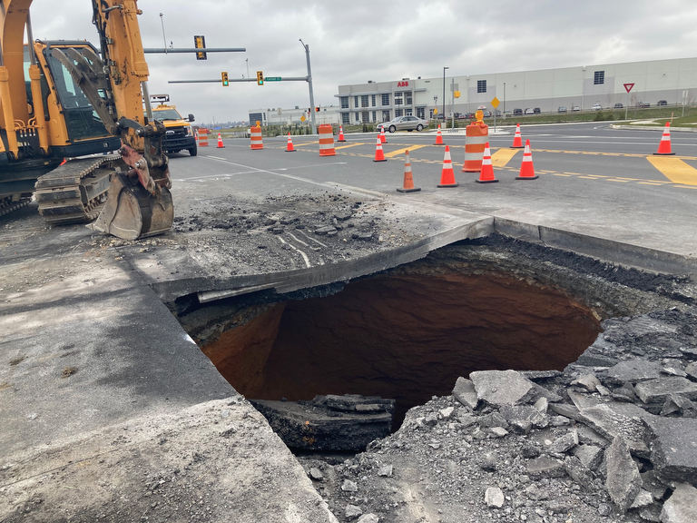 Sinkhole ‪ 50-foot-deep sinkhole opens on Main Street near Route 33