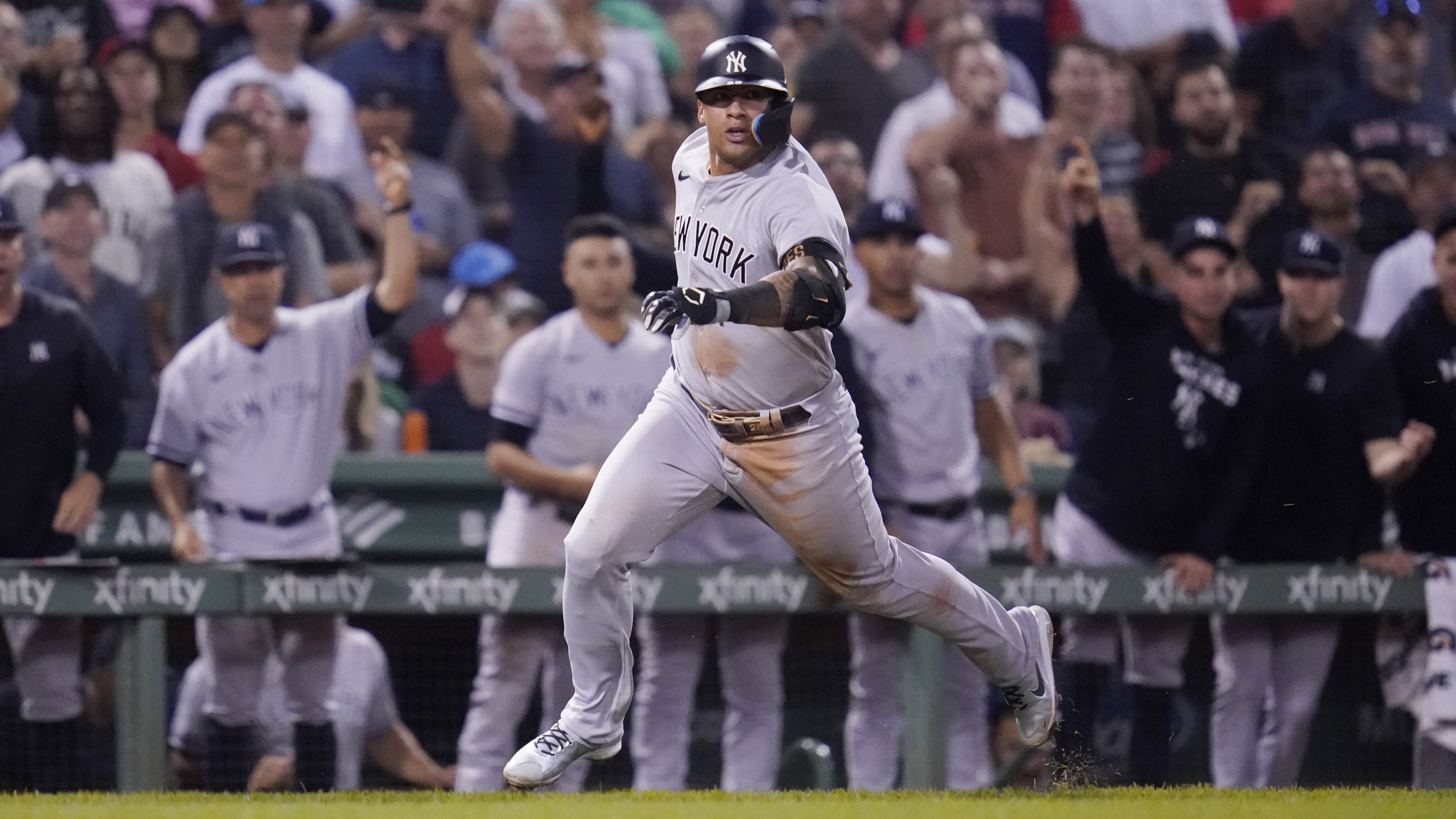 Leiter rewards Yanks, stifles Sox Late Boston rally falls short