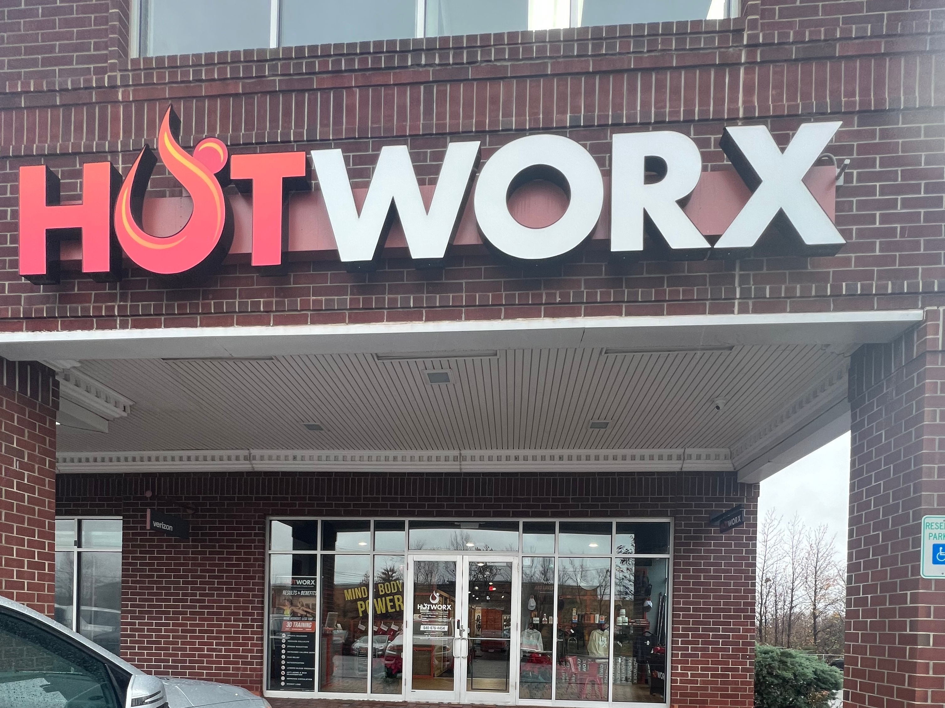 Need a good sweat? Popular heated infrared gym Hotworx opens first NYC  location on Staten Island. 