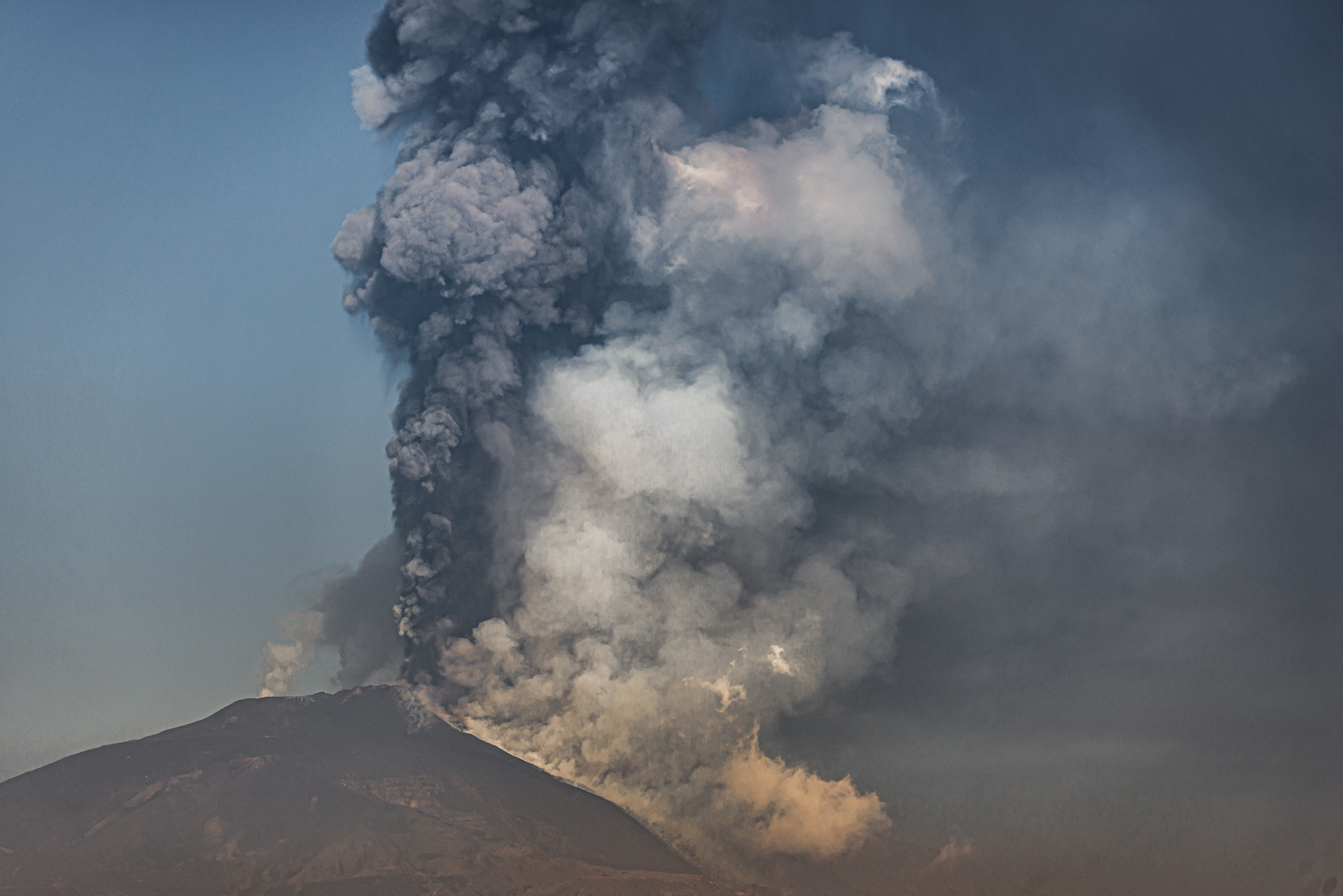 Извержение вулкана вулканический пепел