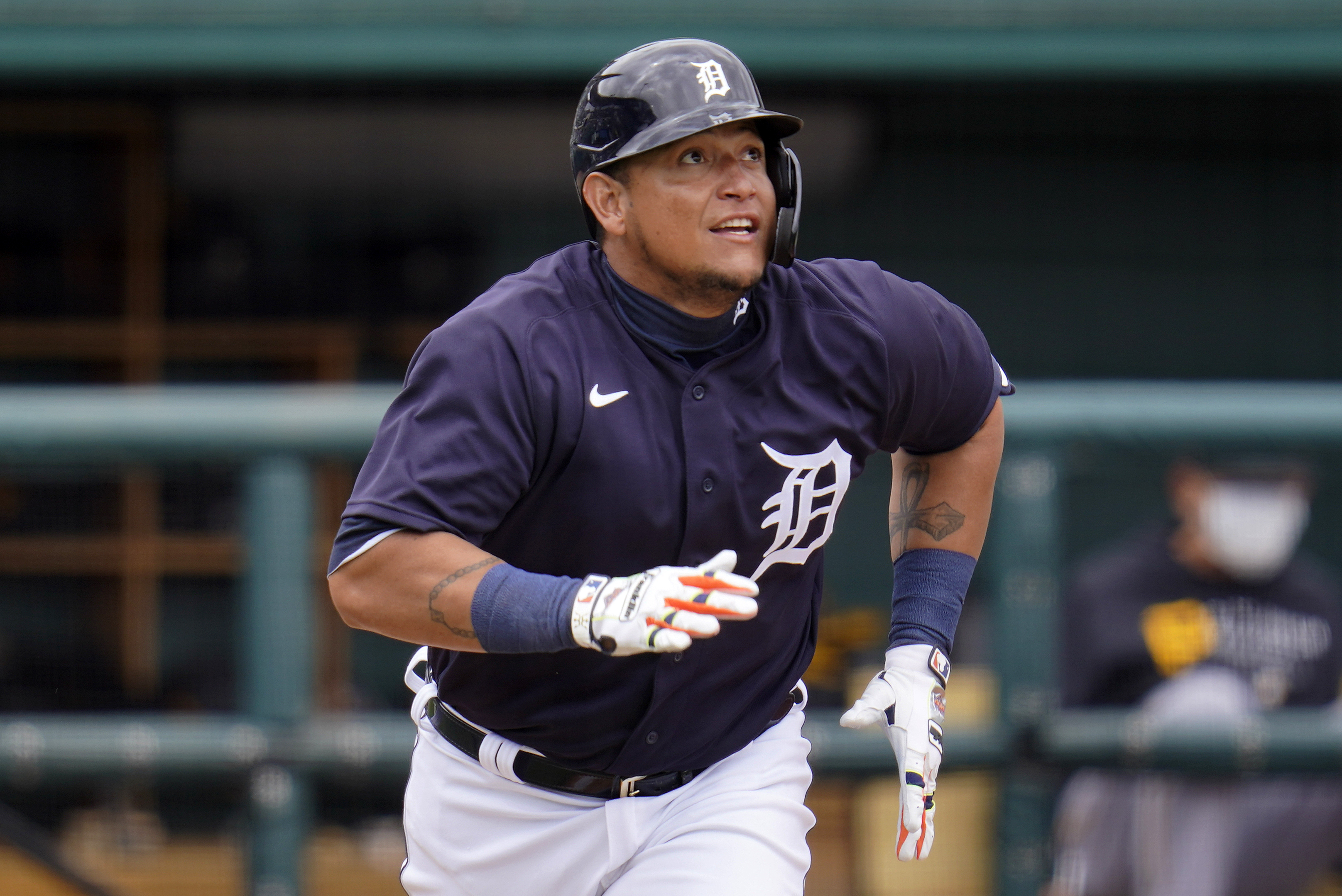 Watch: Tigers' Miguel Cabrera hits first HR of MLB season in snow 