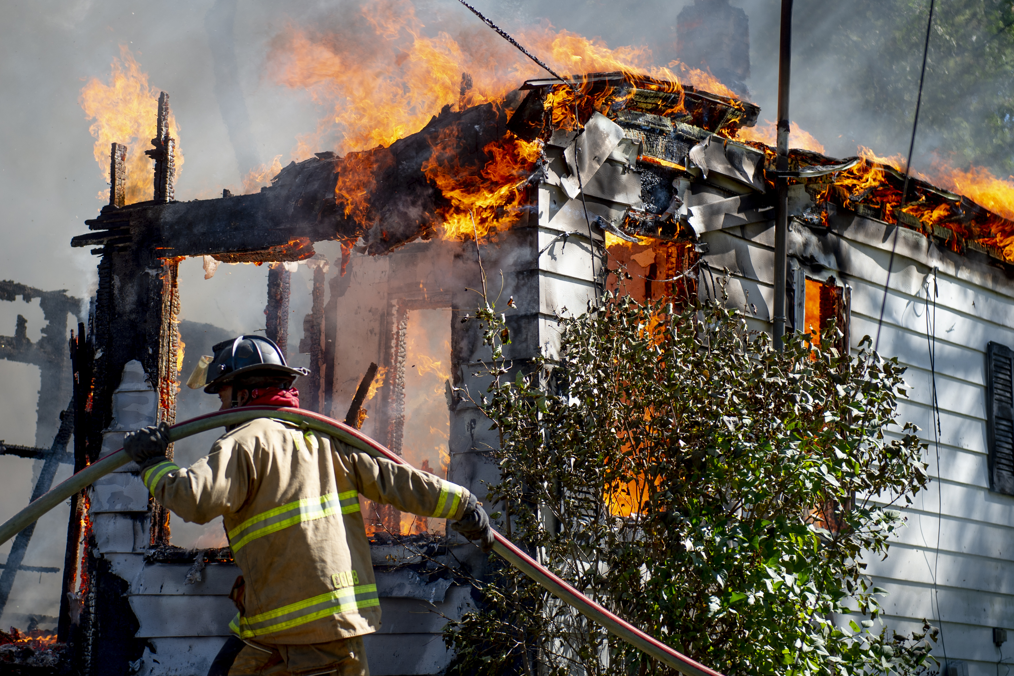 Firefighters battle fully-engulfed house fire in Flint - mlive.com