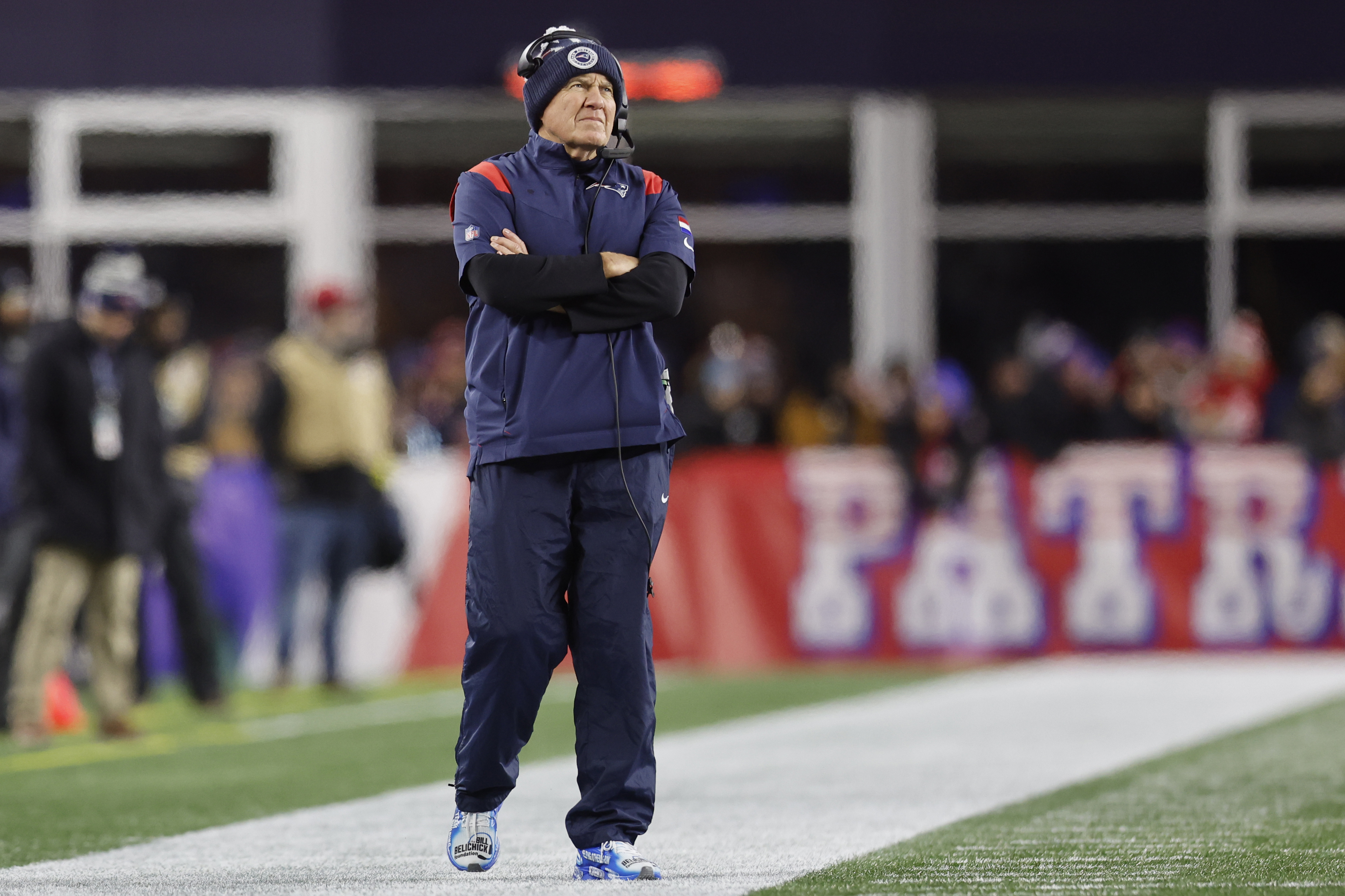 Look: Bill Belichick's Sideline Outfit Going Viral Today - The