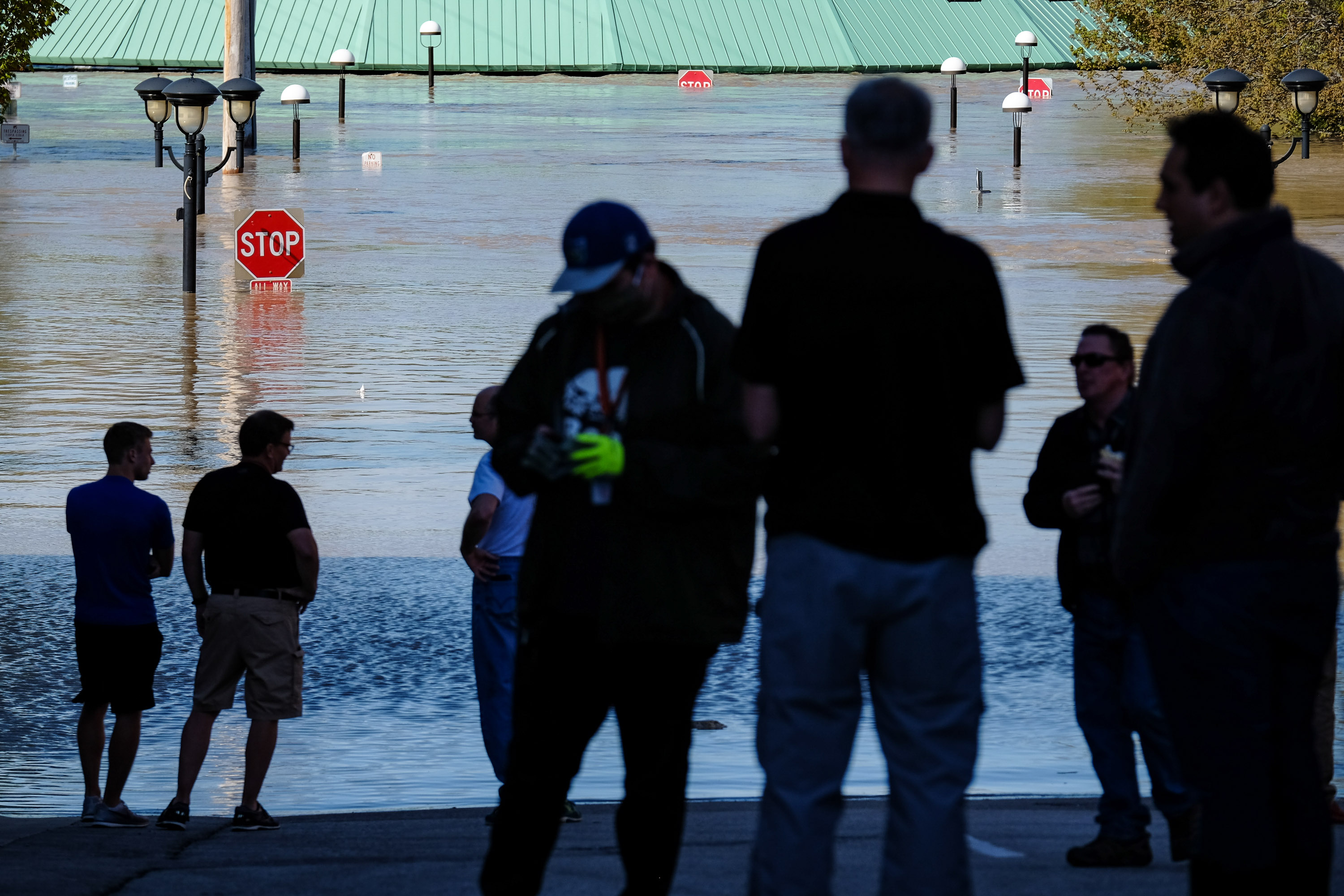 Midland Michigan continues evacuations after dam break as flooding ...