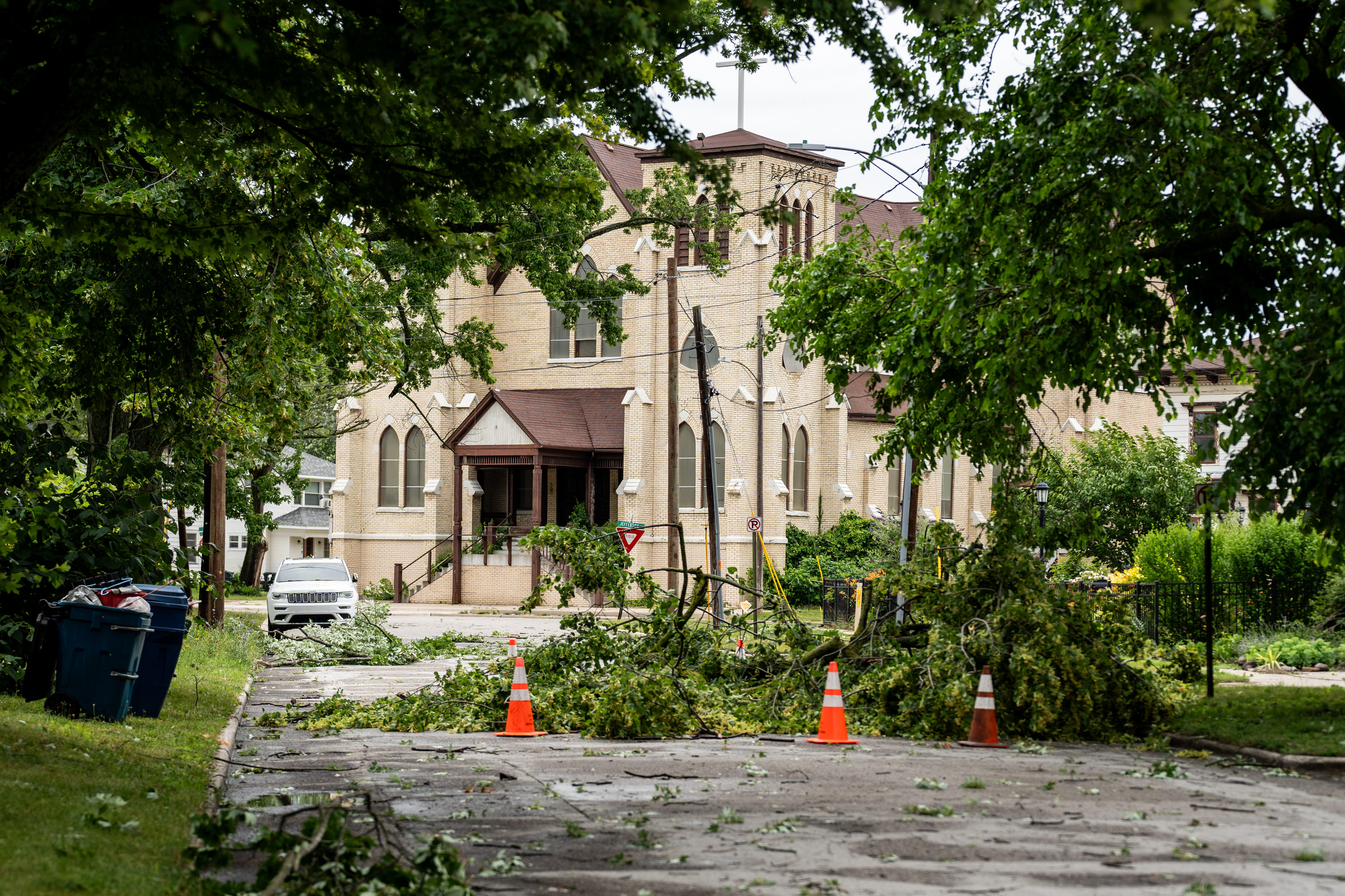 Storm leaves thousands in Muskegon without power, tree damage - mlive.com