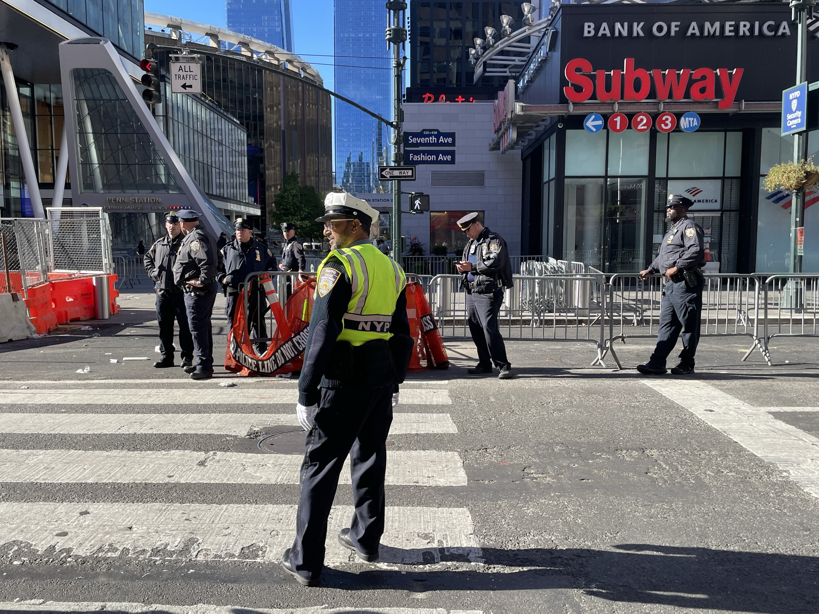 New Yorkers flock to Donald Trump's Madison Square Garden rally ...