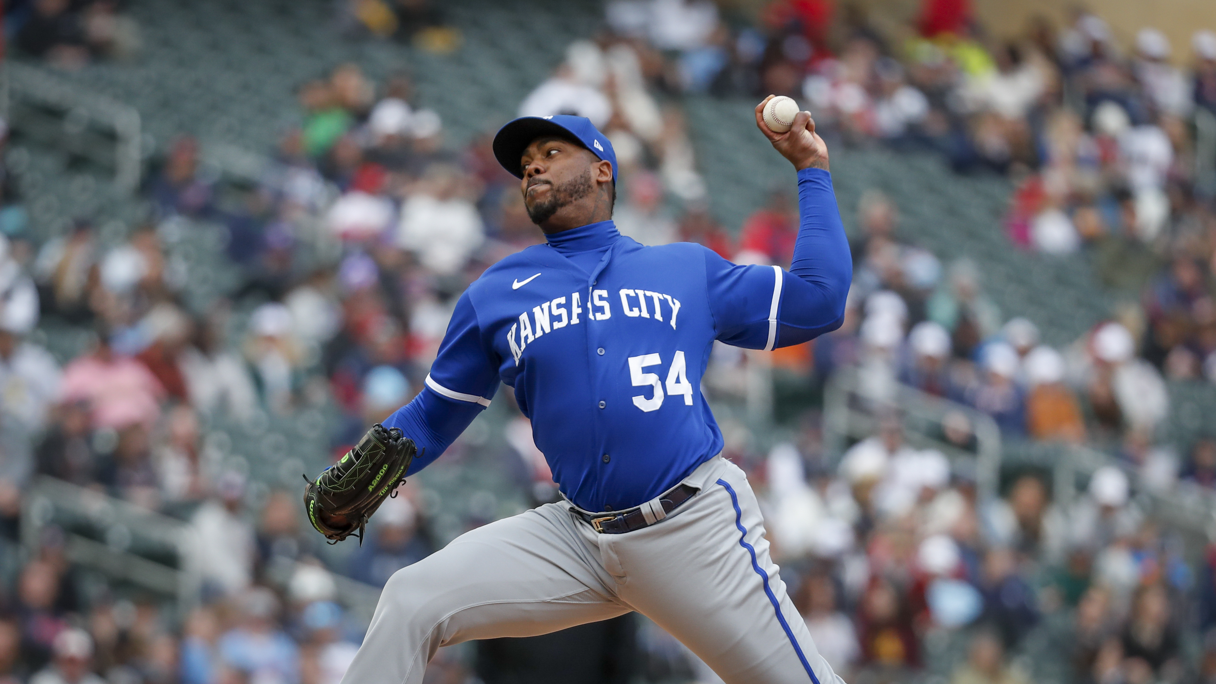 MLB execs: Royals should trade ex-Yankees closer Aroldis Chapman 