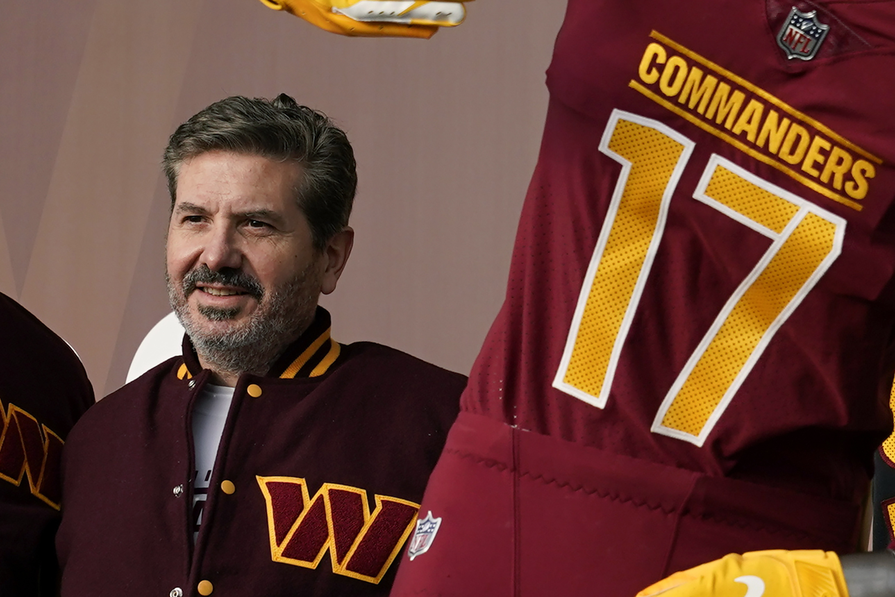 Dan Snyder agrees to sell Washington Commanders for $6B 