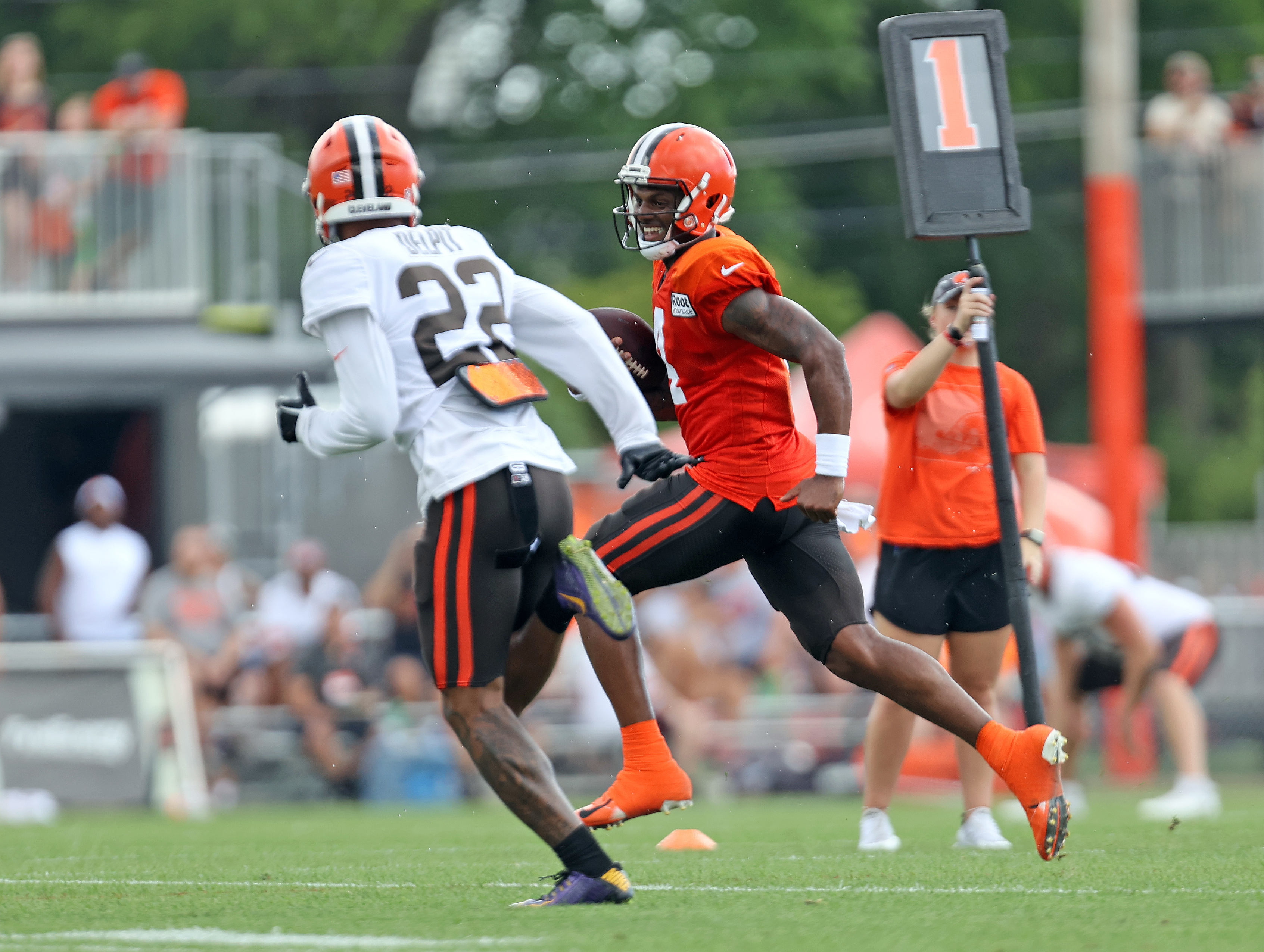 Joe Thomas, Darrel 'Pete' Brewster named to Class of 2022 Browns Legends