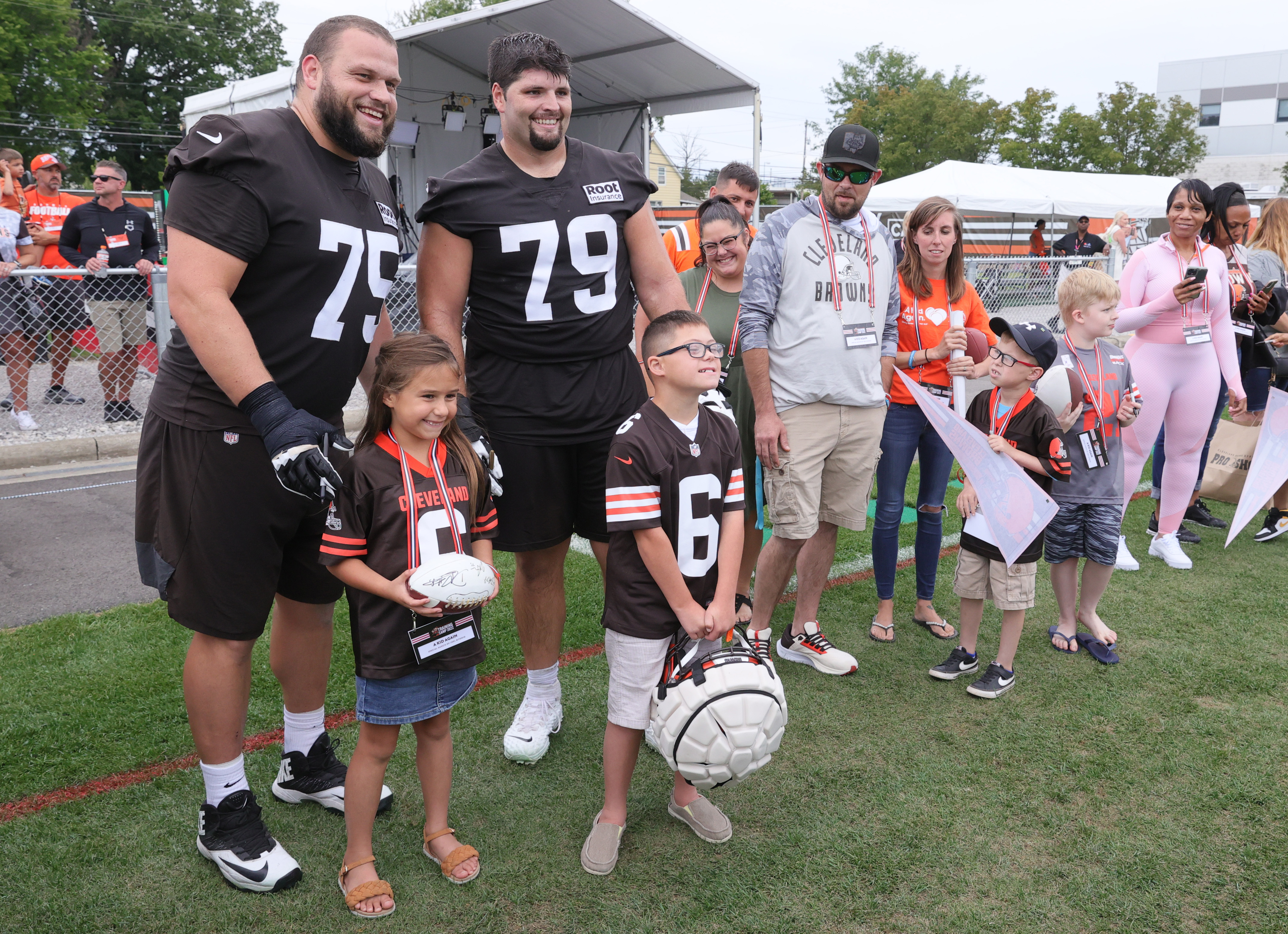 Browns' Joel Bitonio reflects on dad, kids for Father's Day