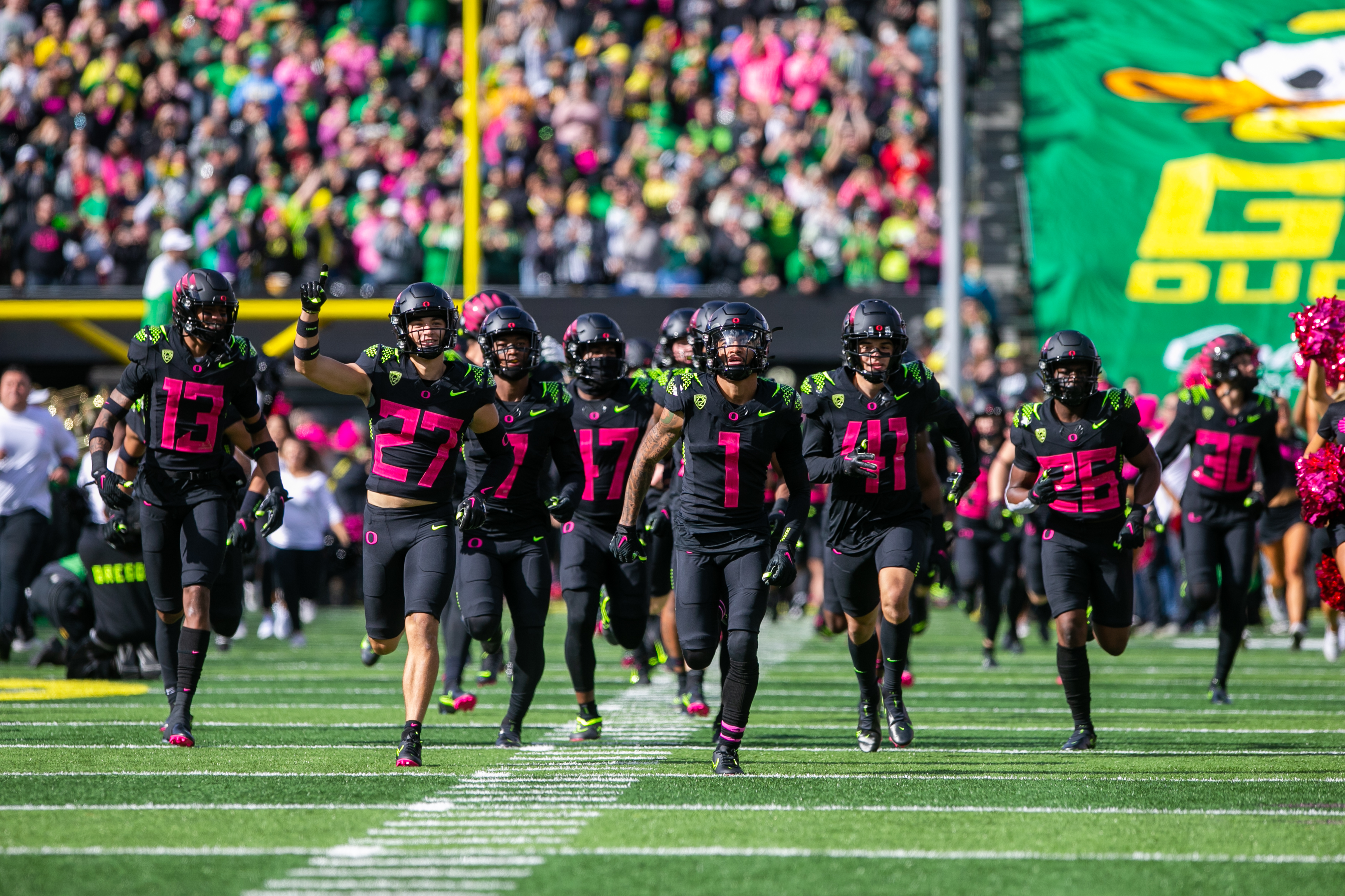 Bo Nix's best performance in 12 career games against top 10 opponents leads  No. 10 Oregon Ducks past No. 9 UCLA 