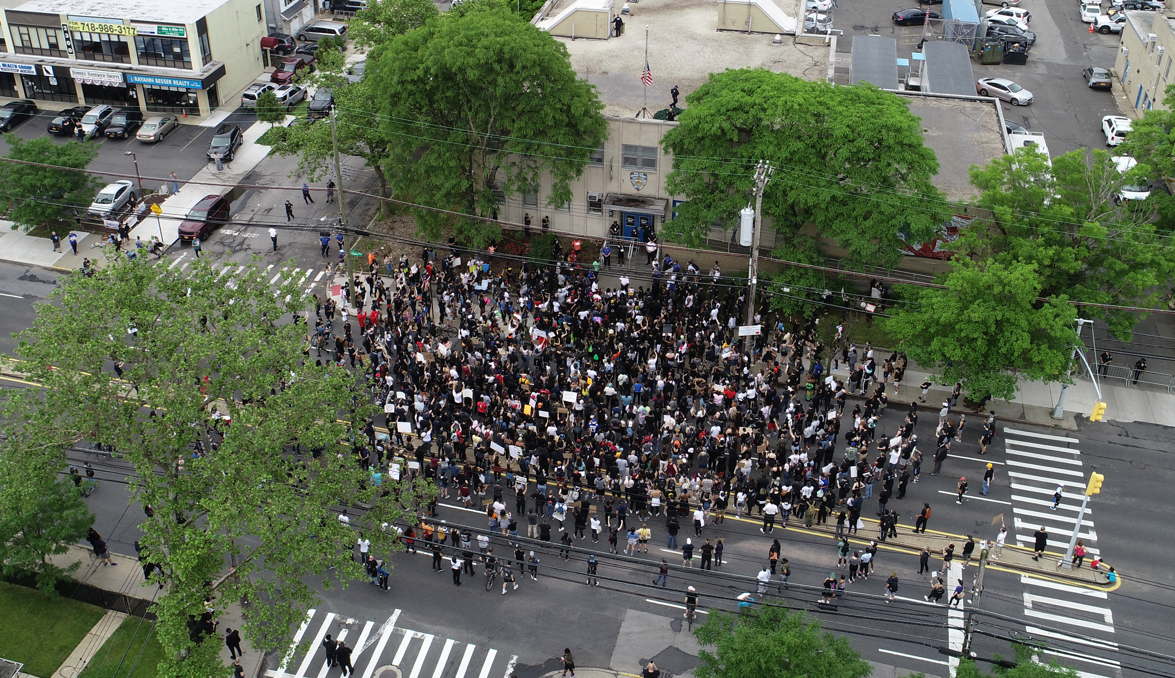 A birds eye view of over 400 protester outside of the 122nd Precinct stationhouse in New Dorp on Friday, June 5, 2020. (Staten Island Advance/Alexandra Salmieri)