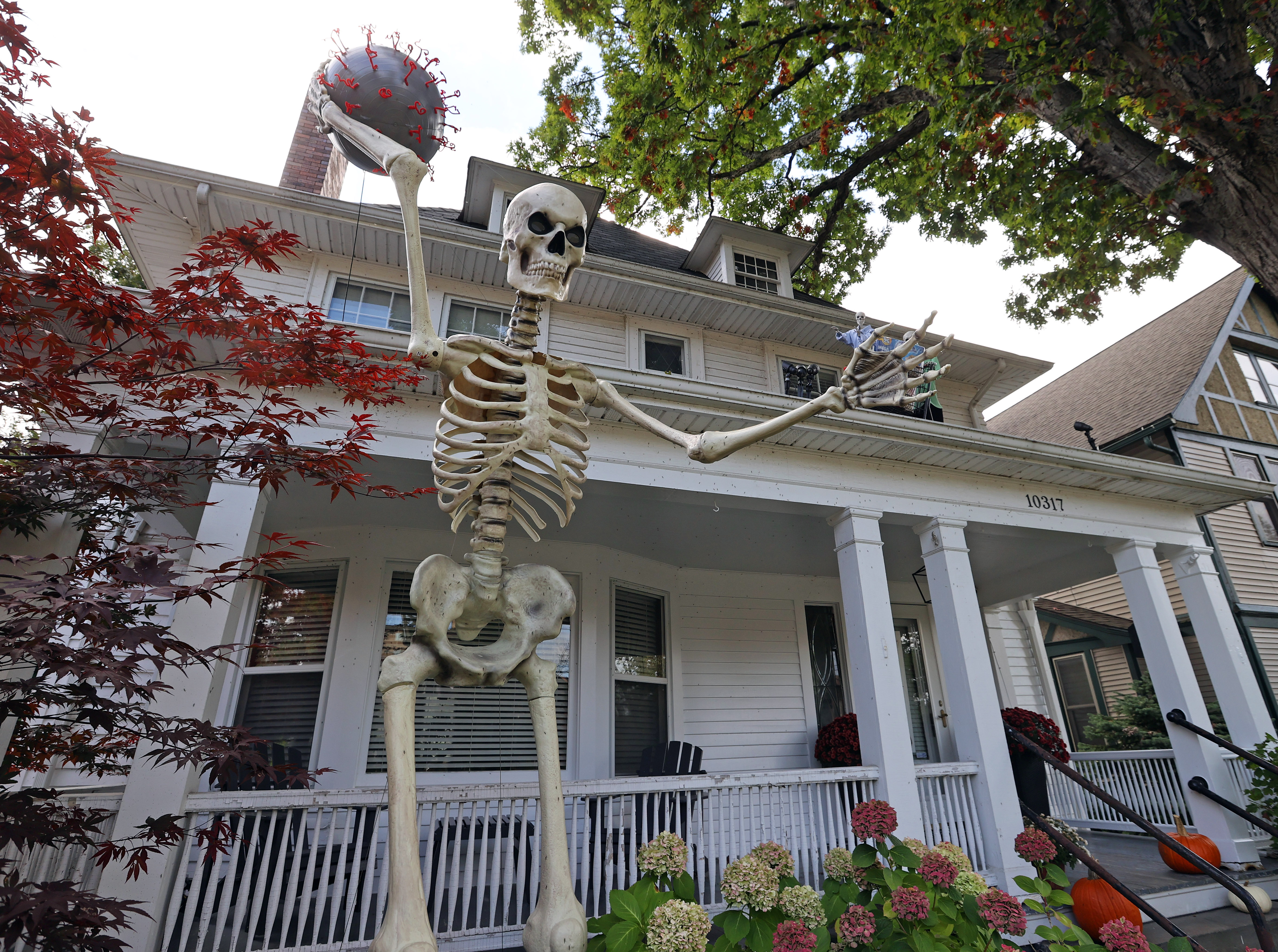 Wild Coronavirus Themed Halloween House On Clifton Boulevard In Cleveland Hope To Bring Smiles Photos Cleveland Com