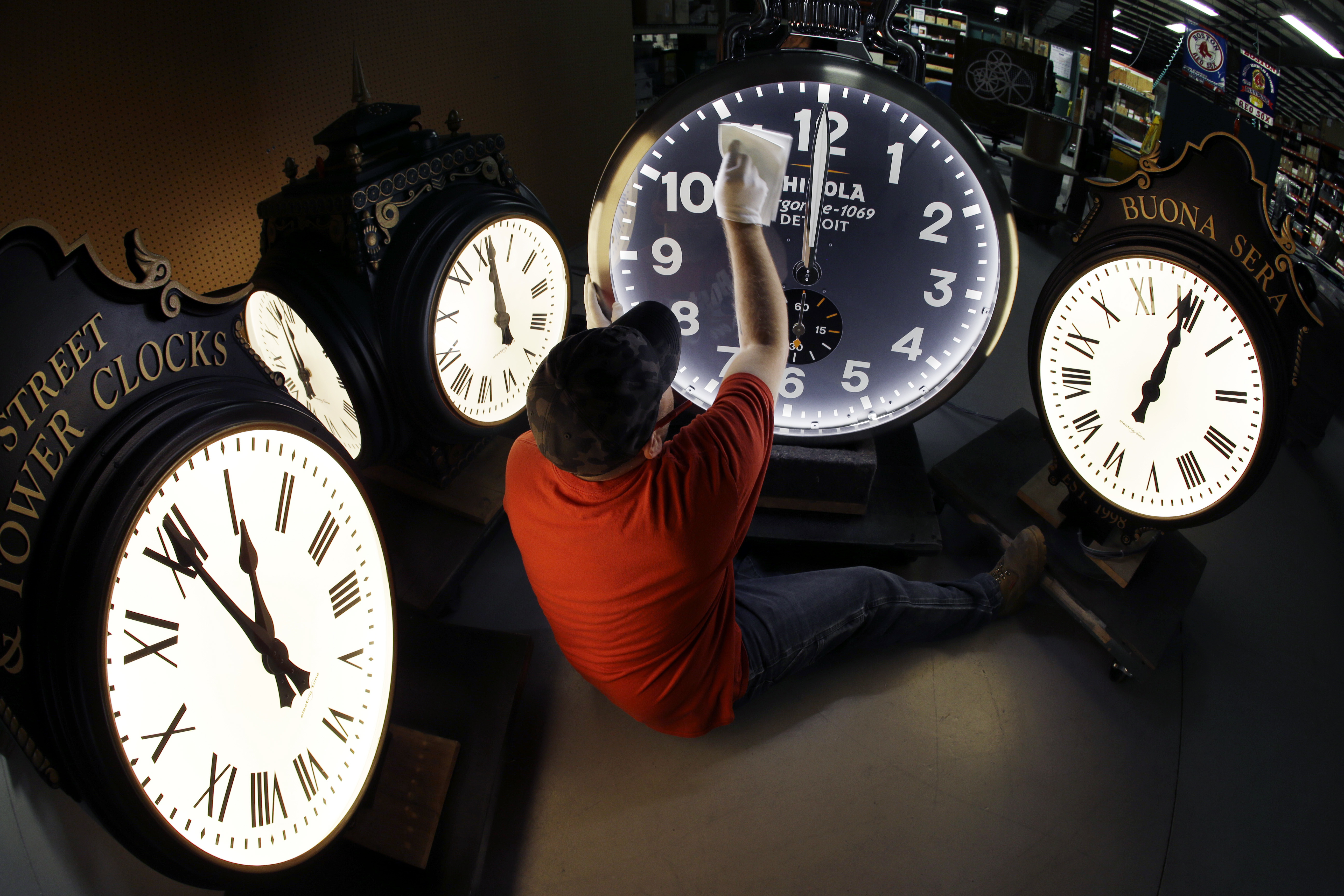 When does daylight saving time end in 2023? 