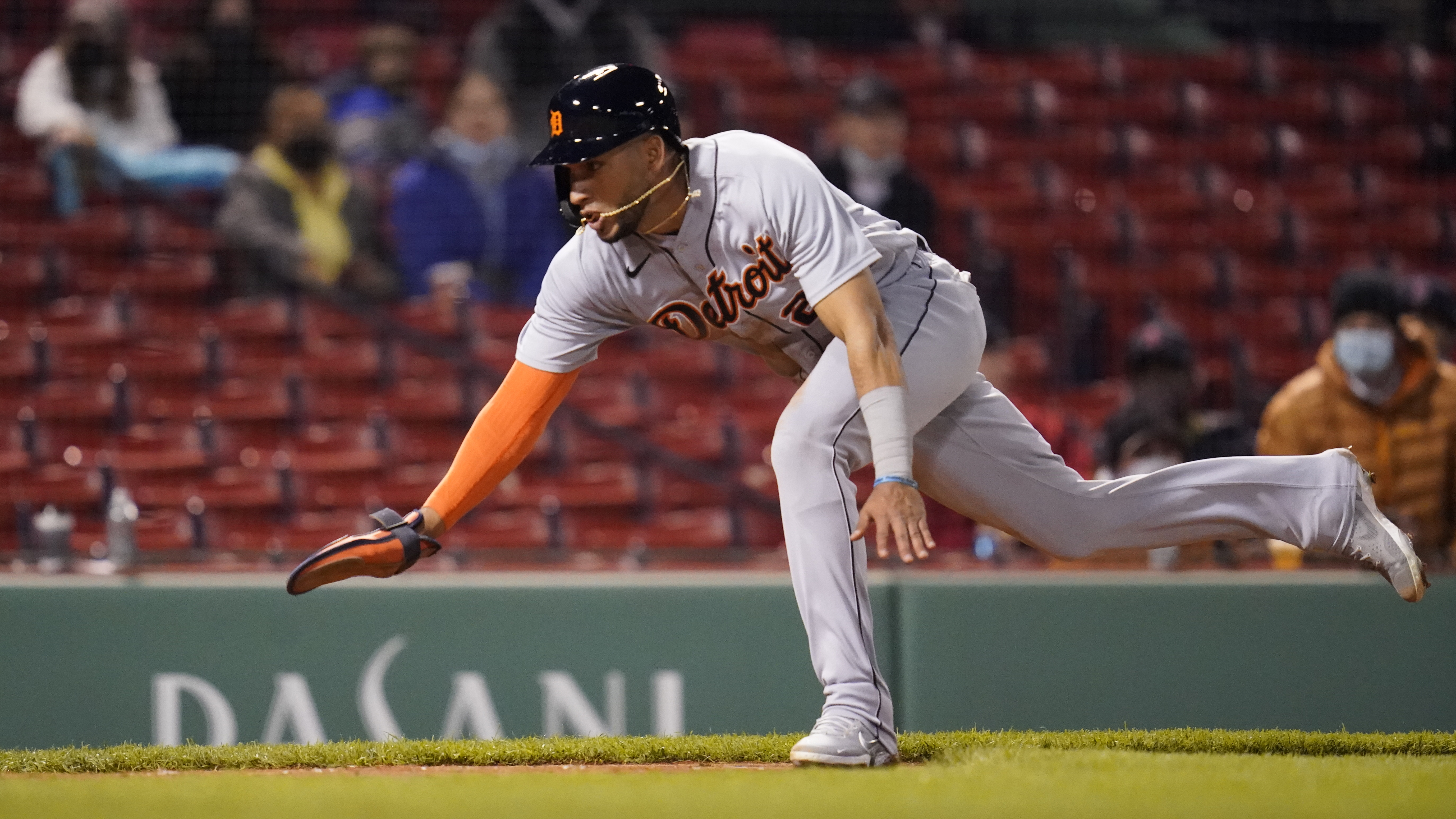 Tigers cut veteran outfielder, reinstate reliever from injured