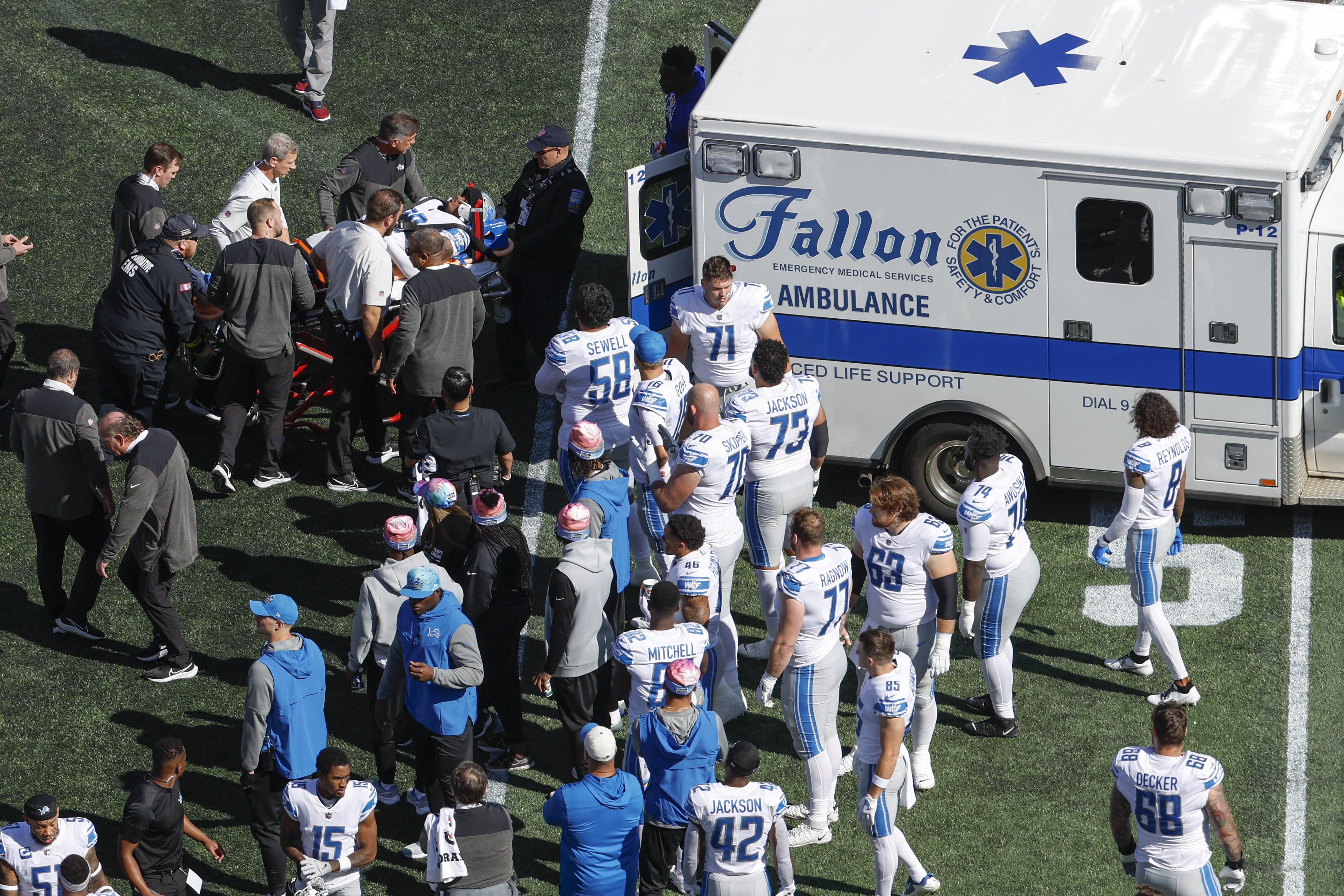 Saivion Smith, Lions DB, collapses, taken off field by ambulence