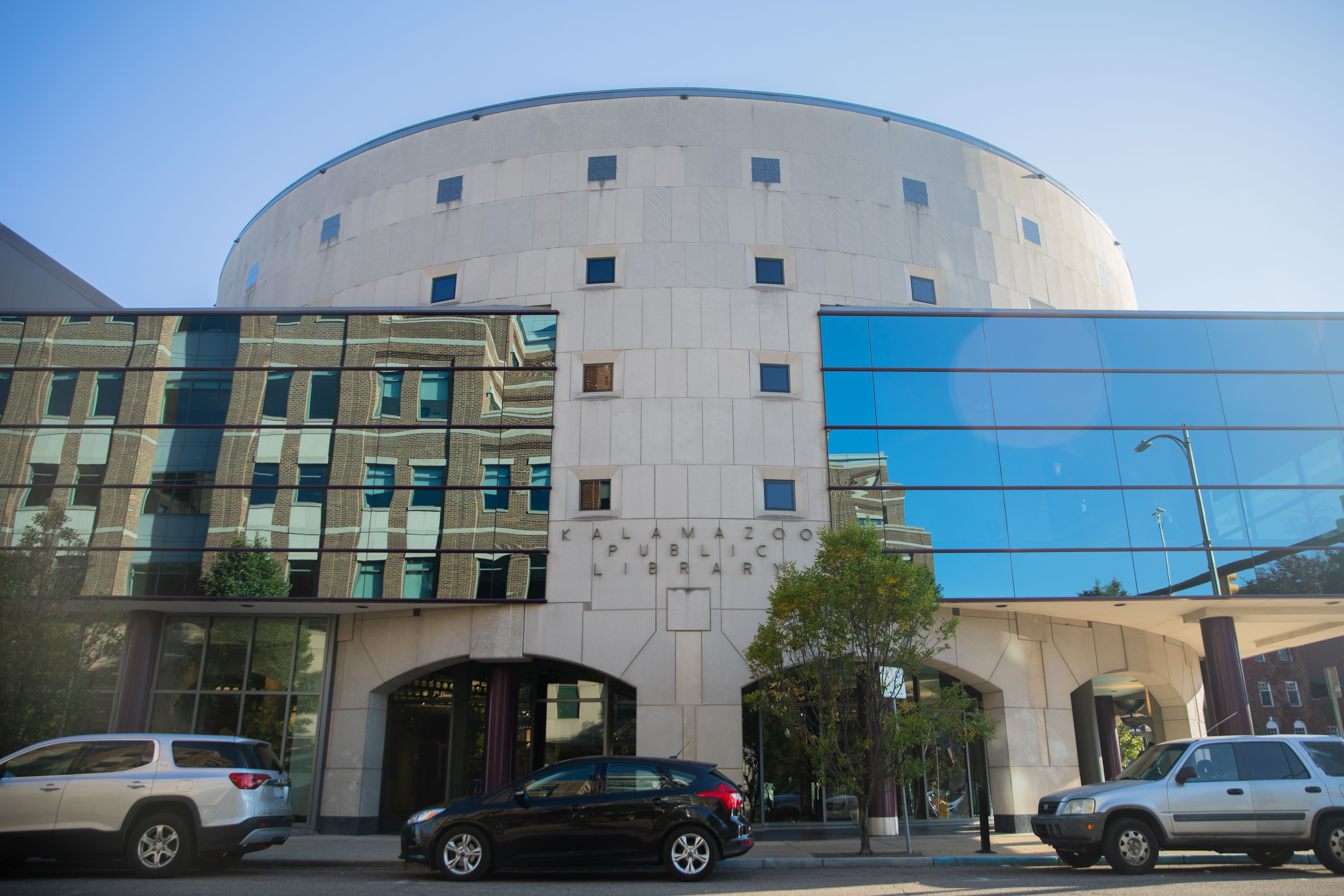 Lo Mejor De Los Mejores — Kalamazoo Public Library