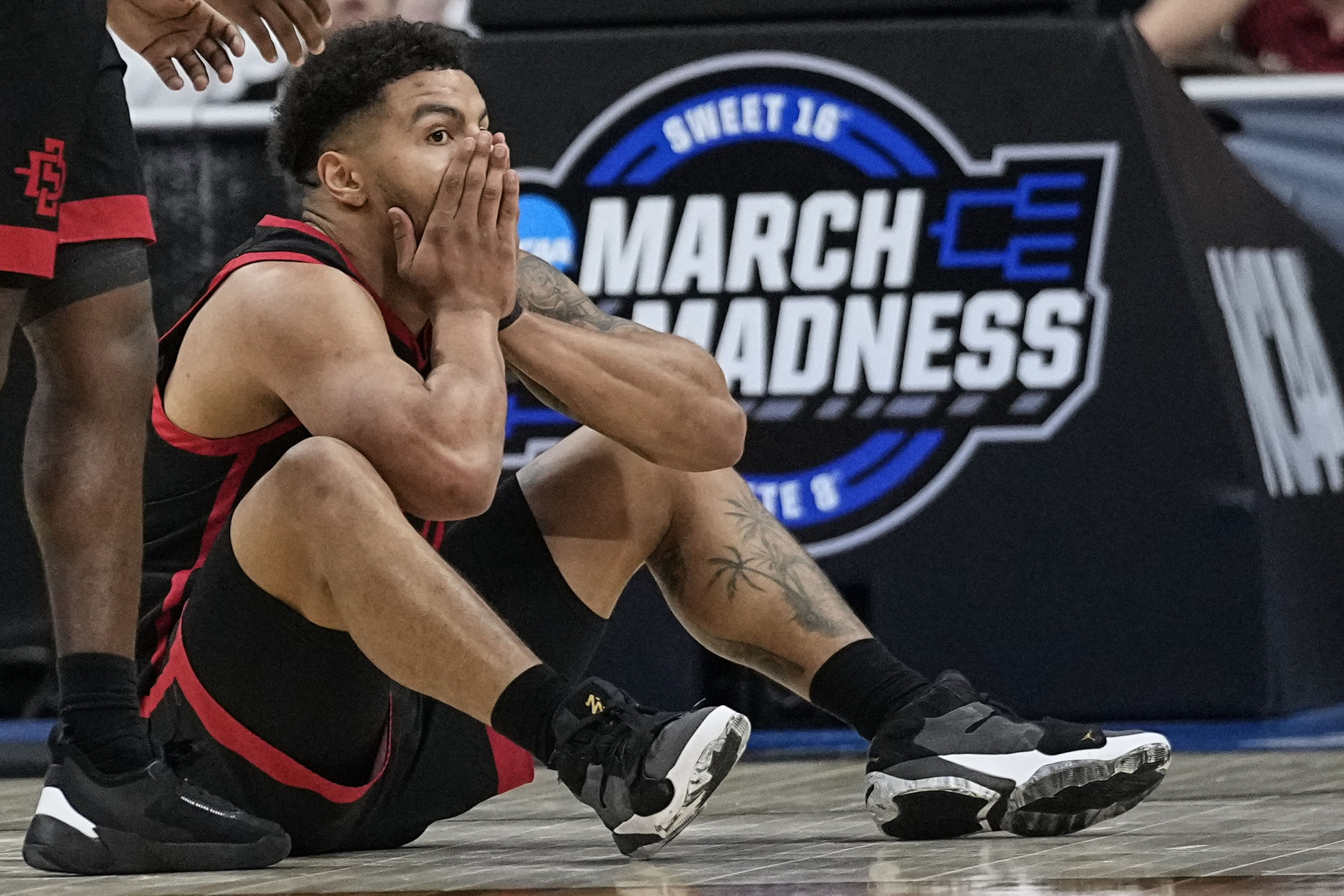 How to Watch the NCAA Men's Basketball National Championship Game - San  Diego State vs. UConn