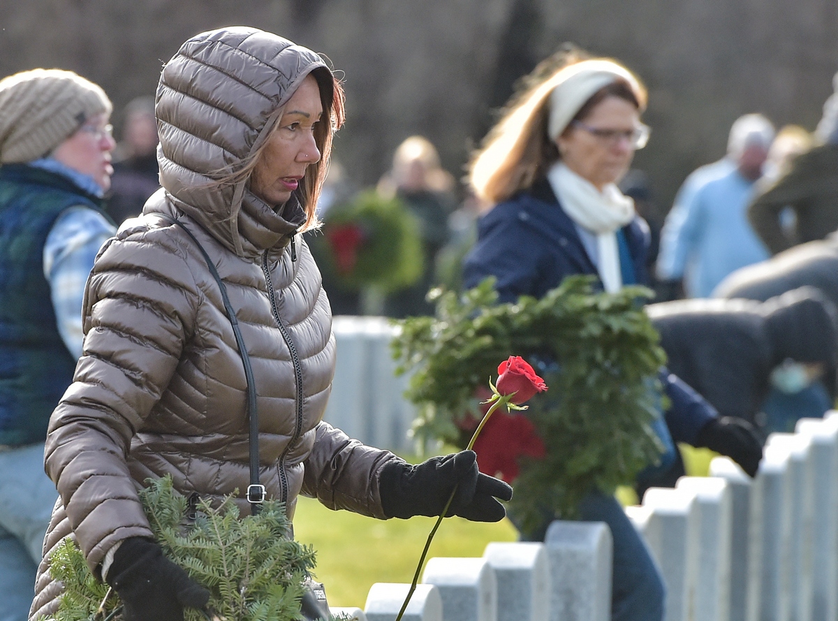 Wreaths across America at the Massachusetts Veterans Memorial Cemetery ...