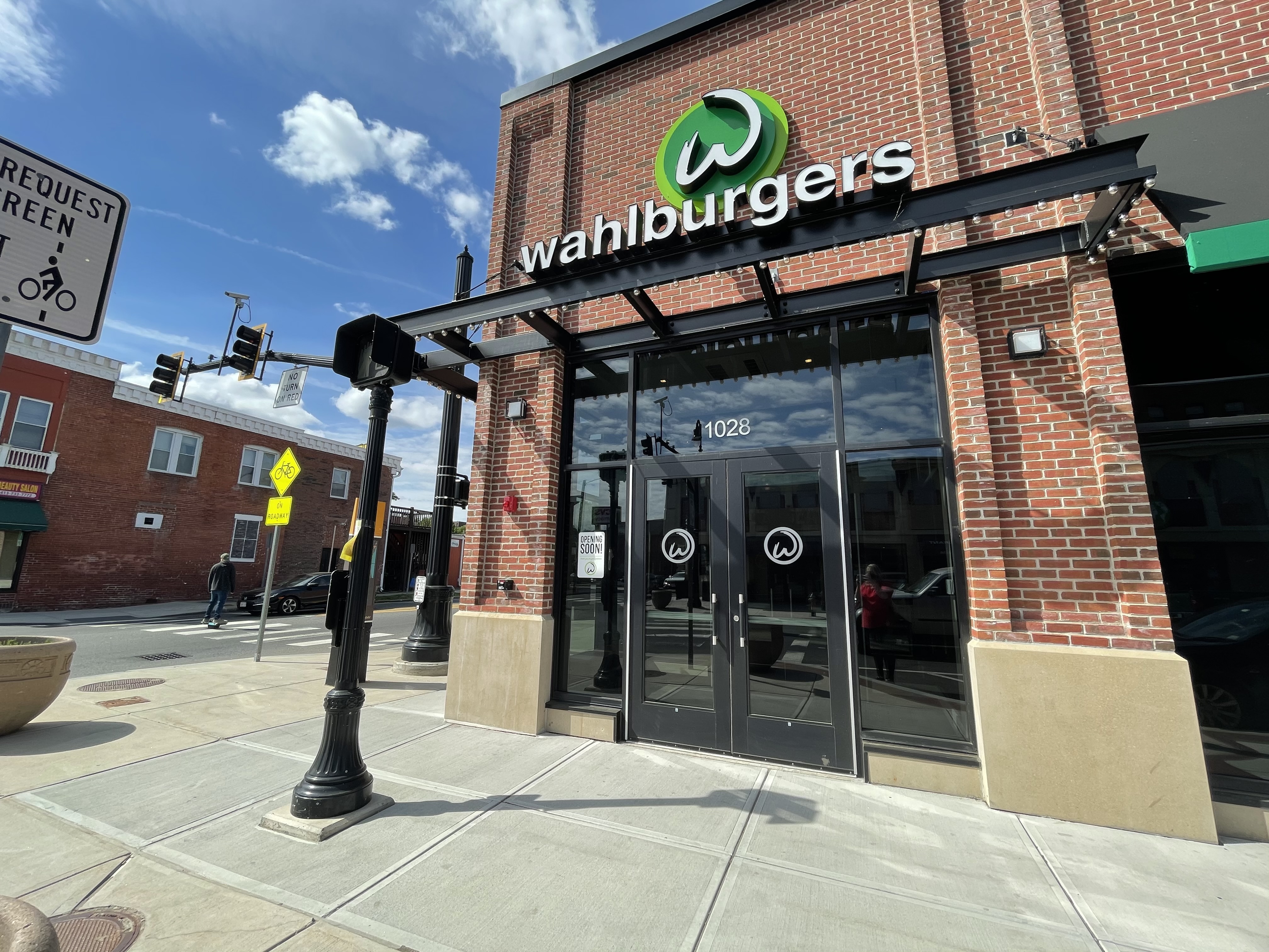 Wahlburgers ofrece la Hamburguesa con Mermelada de Chorizo, un guiño a los sabores de México