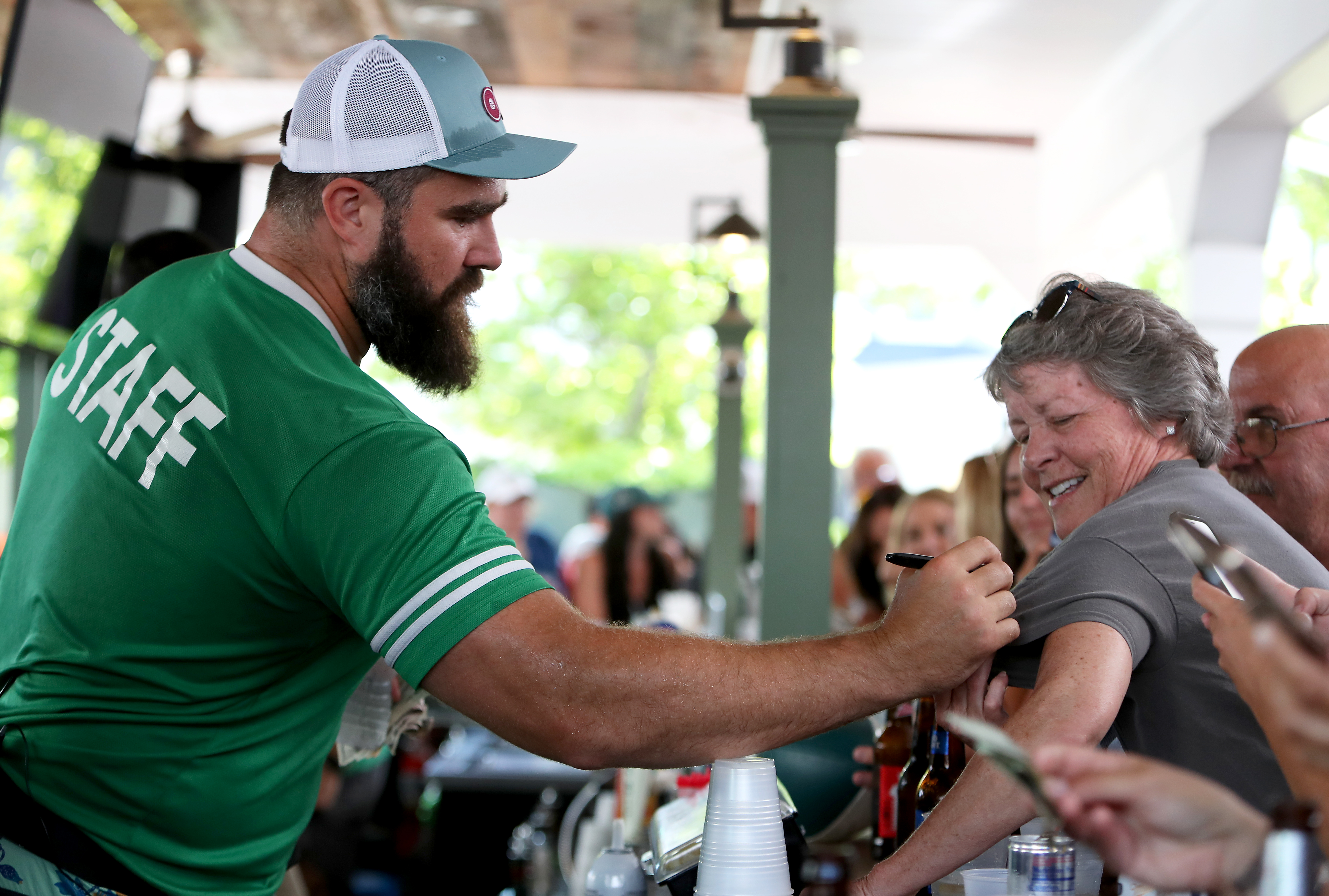 Jason Kelce bartends to raise money for Eagles Autism Foundation