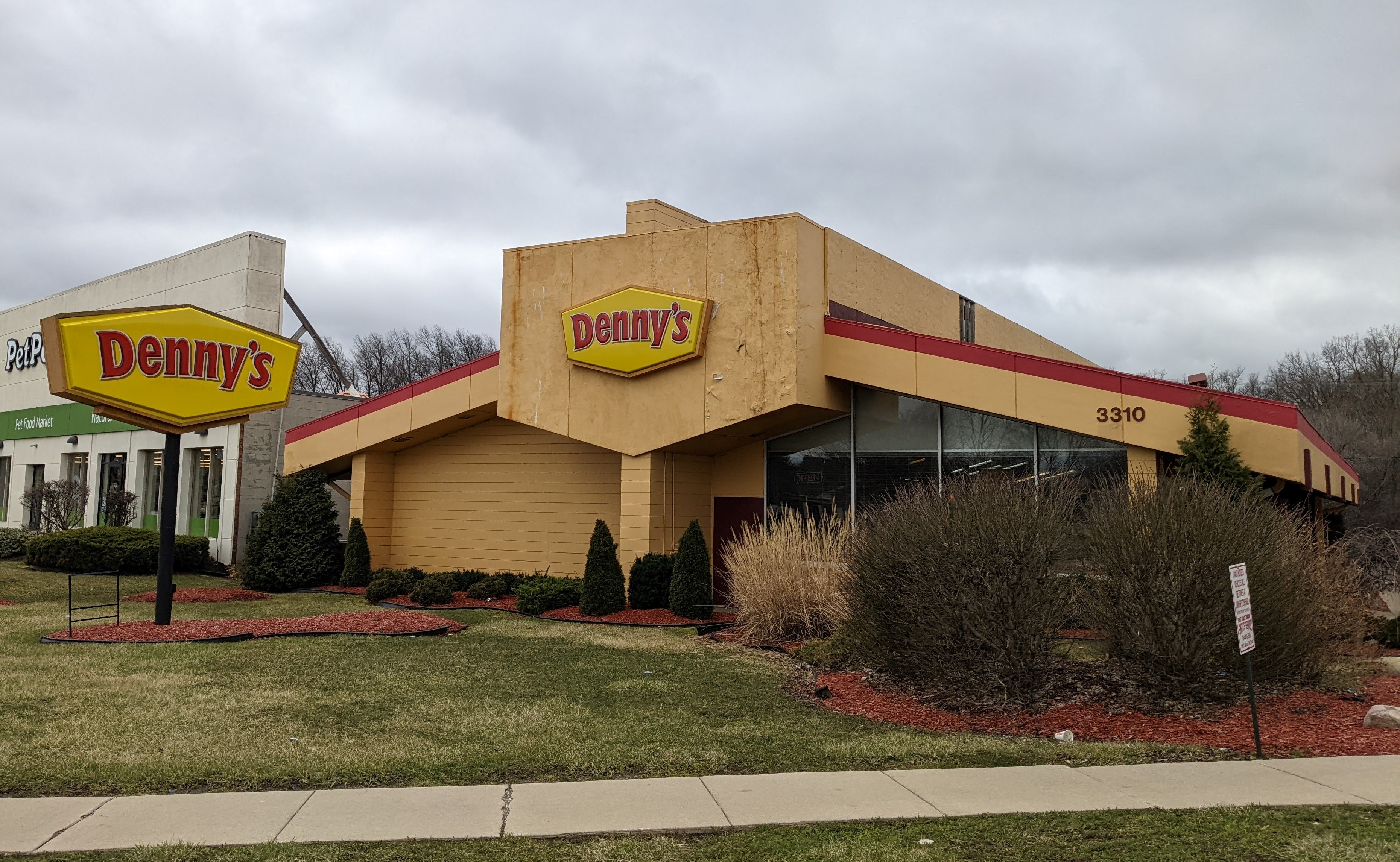 Denny's in TILLAMOOK, OR at 2230 NORTH MAIN AVE