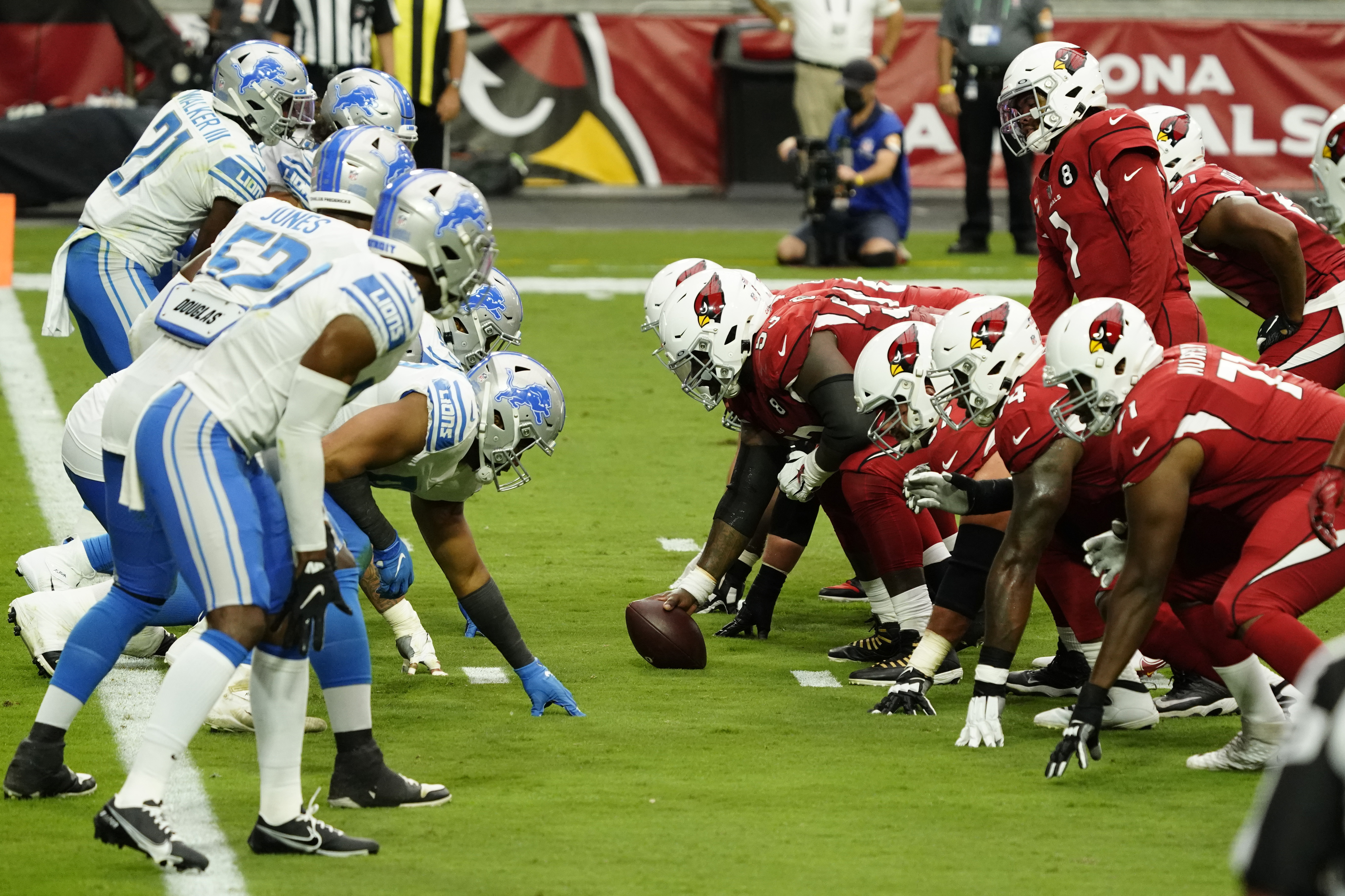 Lions snap 11-game losing streak, beat Cardinals 26-23