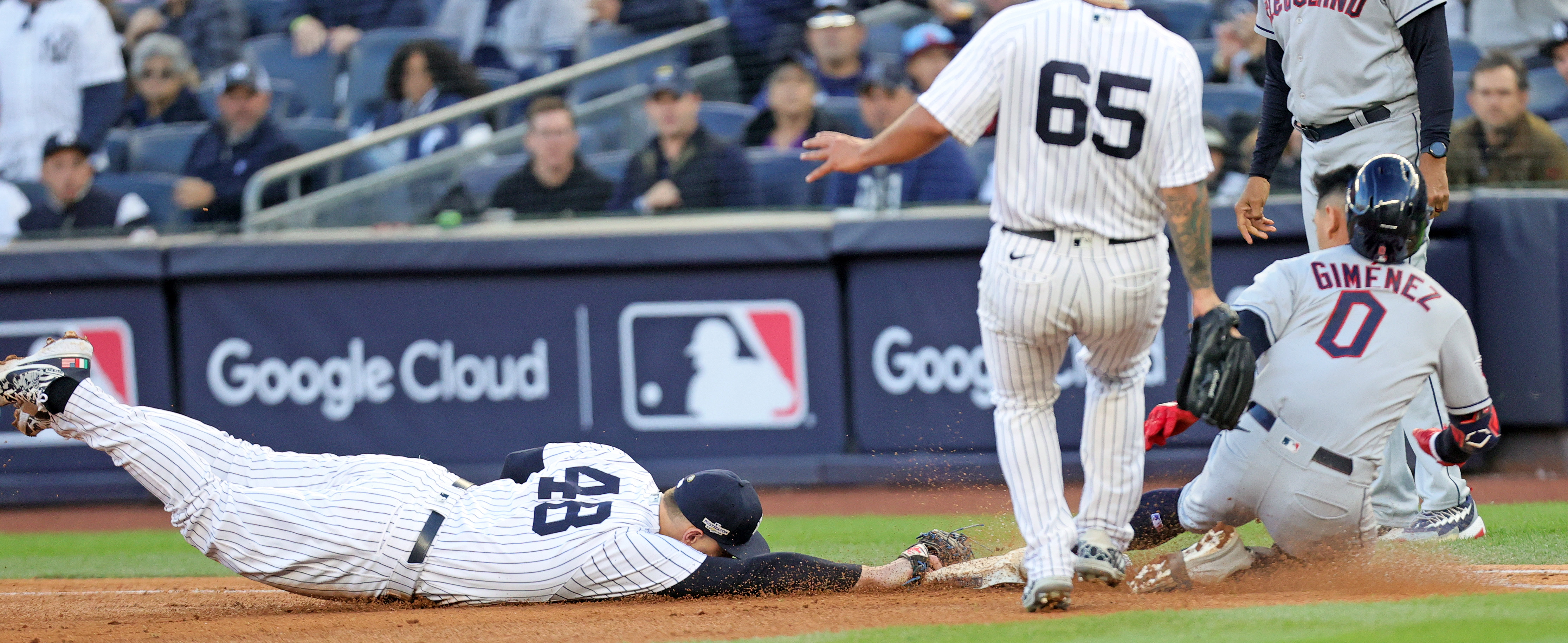 RACE TO THE BAG! Nestor Cortes lays it all on the line, makes diving play  at 1st base! 