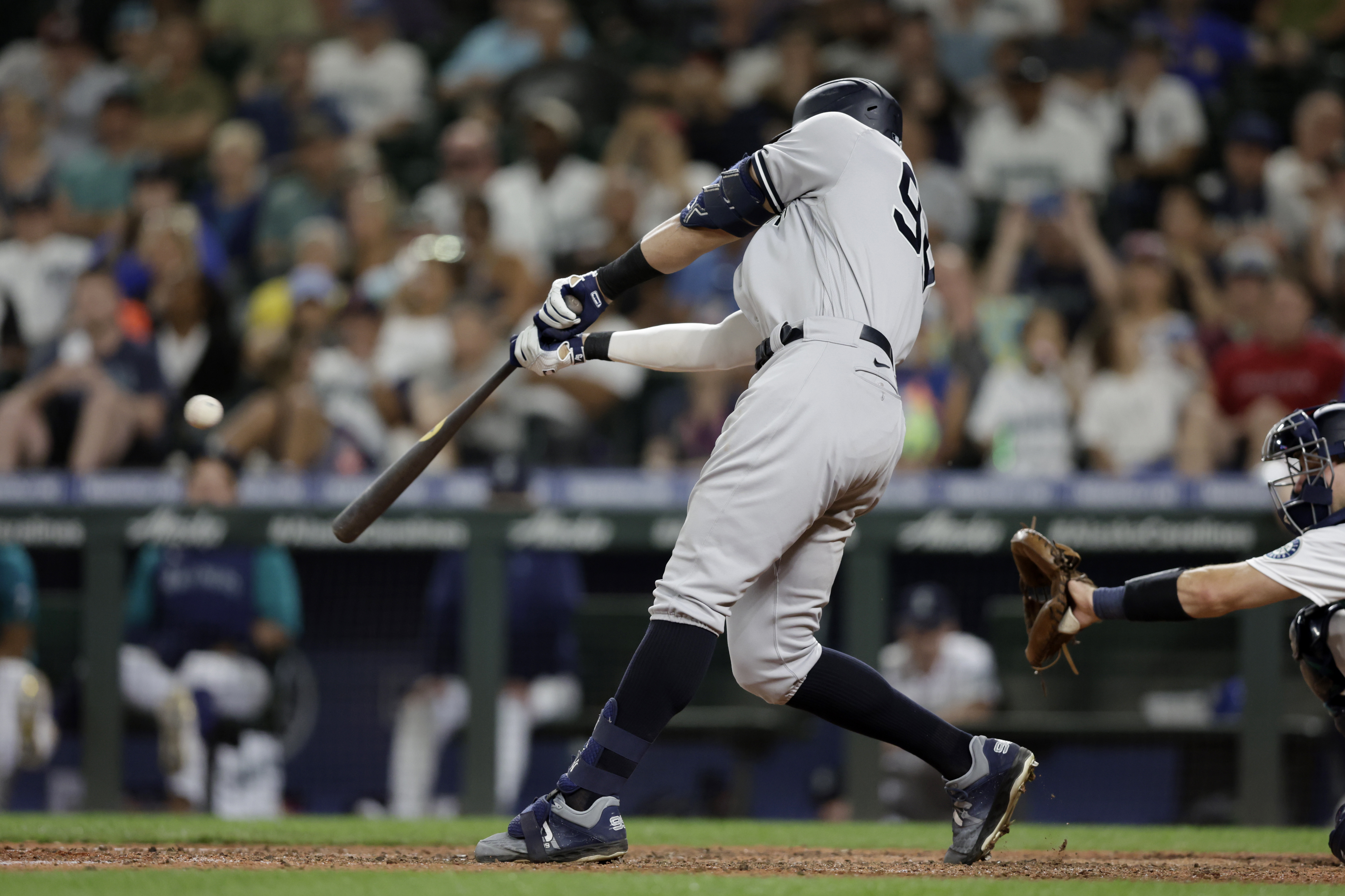 Aaron Judge inches closer to Roger Maris' Yankees home run mark