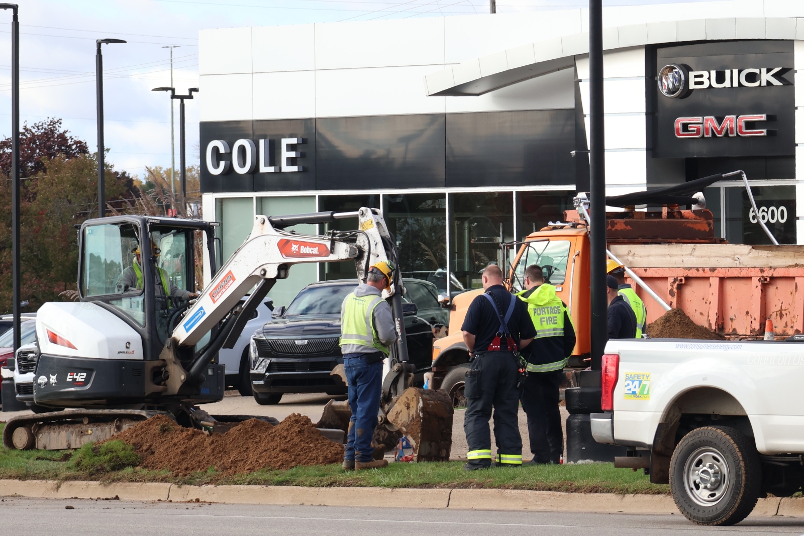 Southbound Westnedge Avenue temporarily closed for gas leak