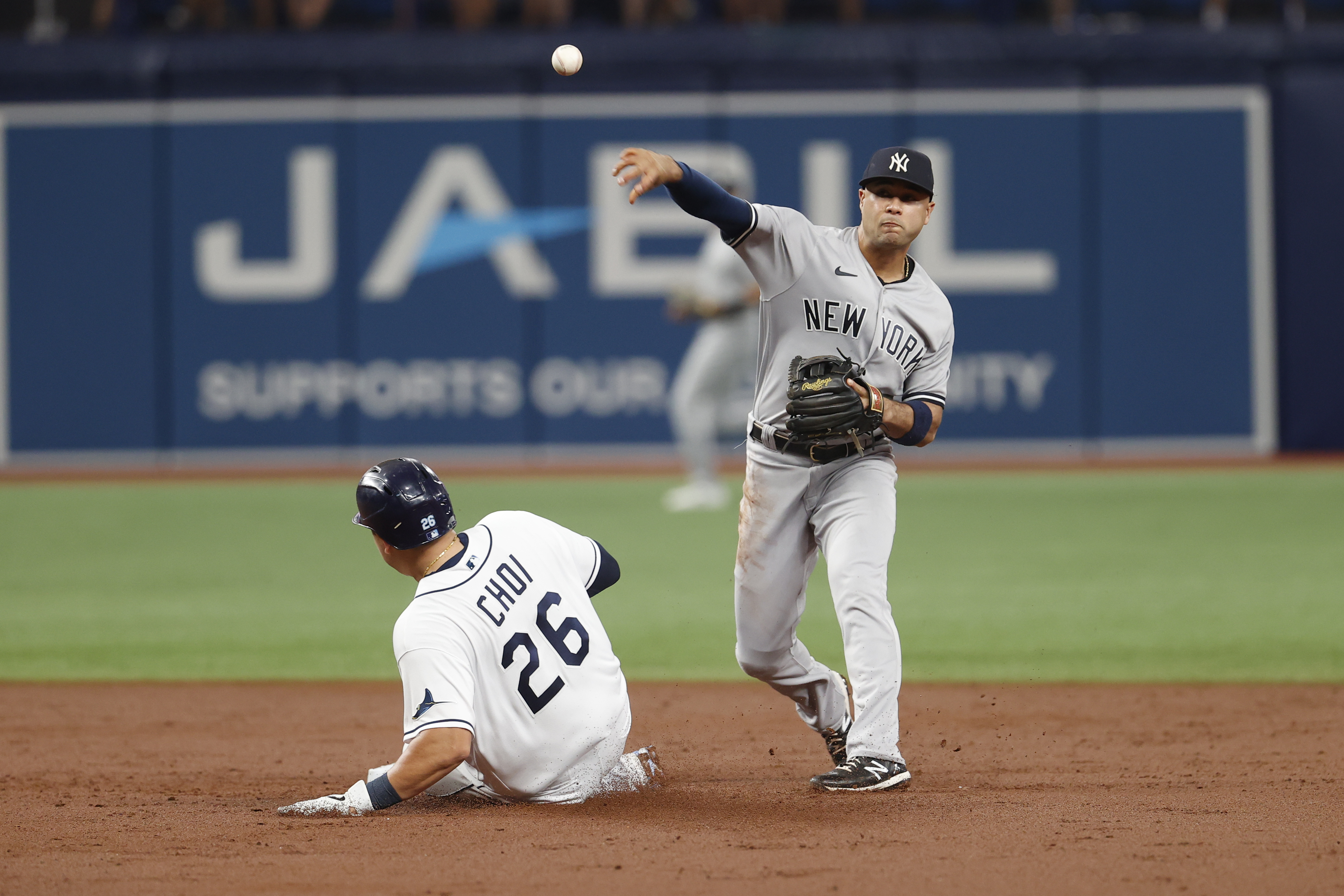 Judge homers again, Yankees' bullpen shuts down Astros in 5-4 win