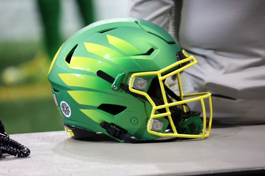 Jaxson Jones, 3-star 2024 Edge Rusher, Commits To Oregon Ducks