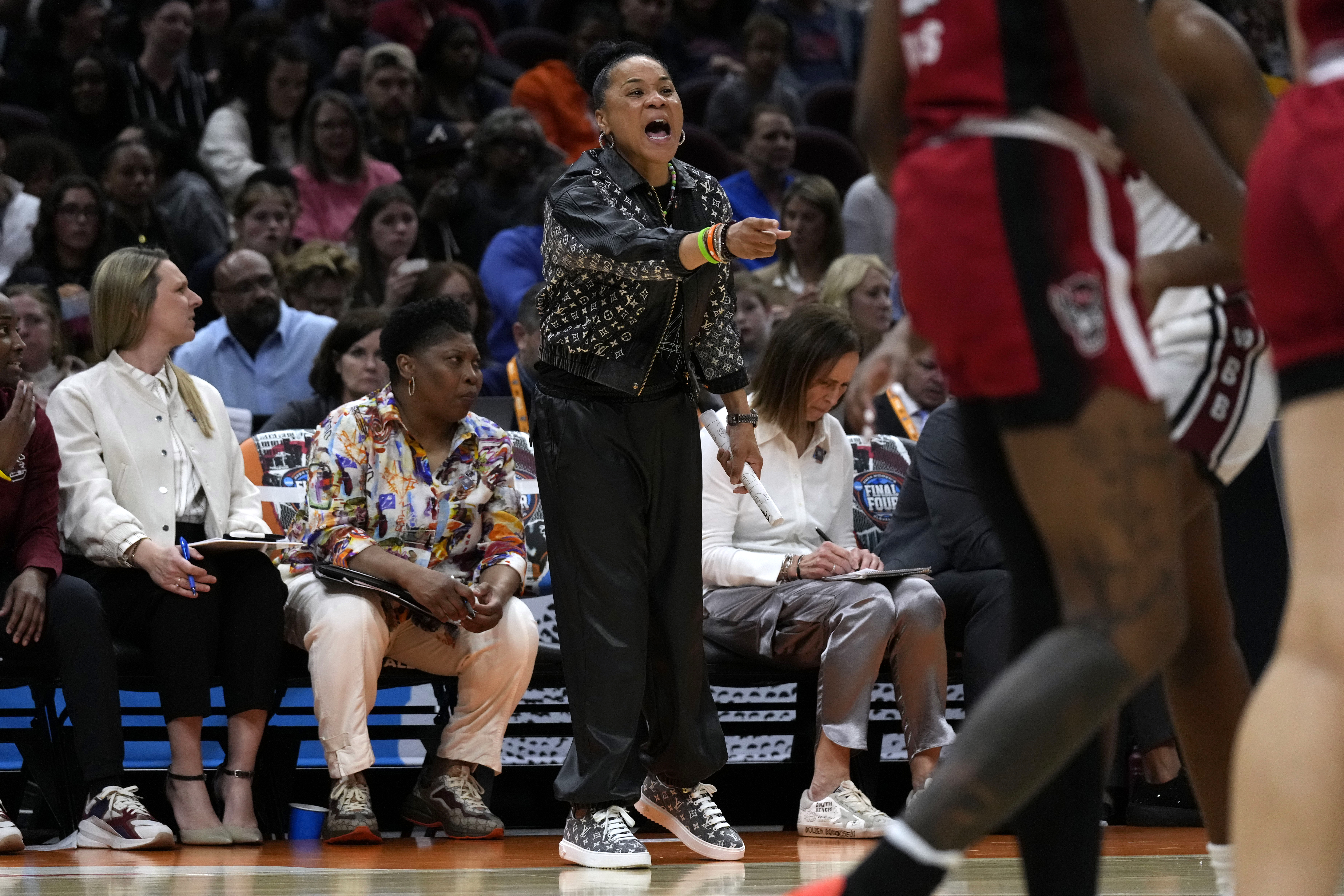 South Carolina women stay perfect, surge past N.C. State 78-59 to reach  NCAA title game - al.com