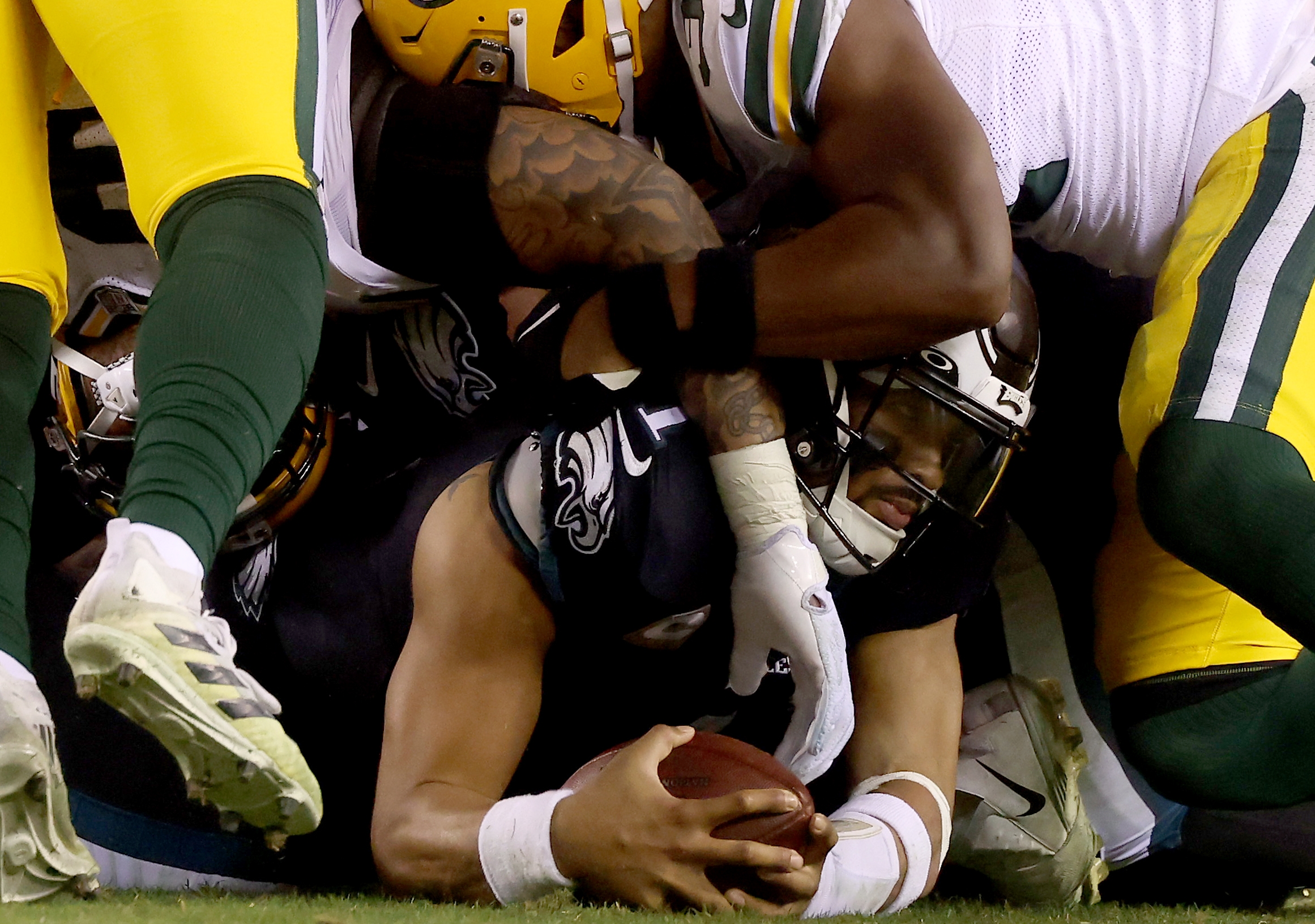 Packers defense can't handle Eagles running game in 40-33 defeat