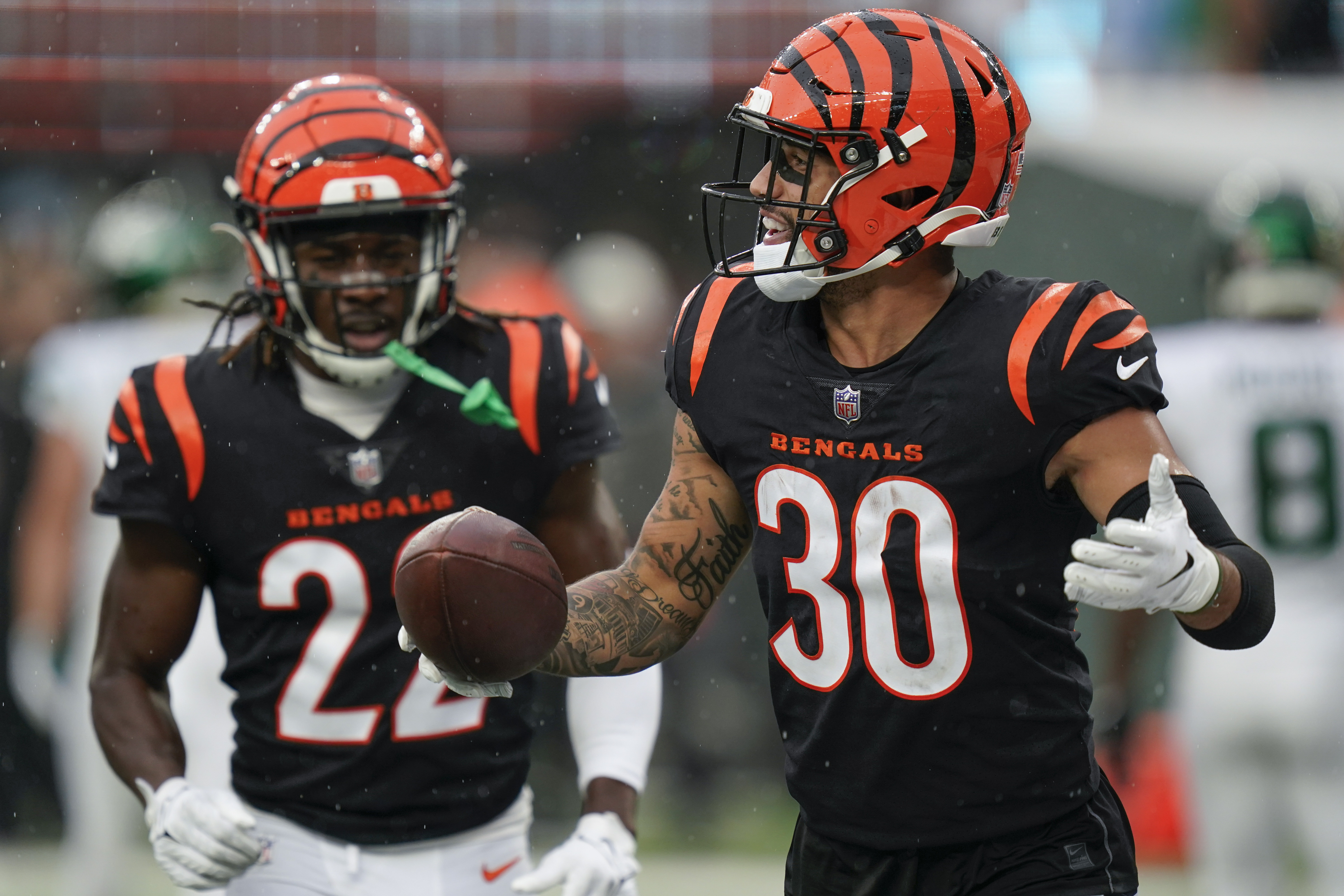 Burrow, Hendrickson Lead Bengals to 27-12 Win Over Jets