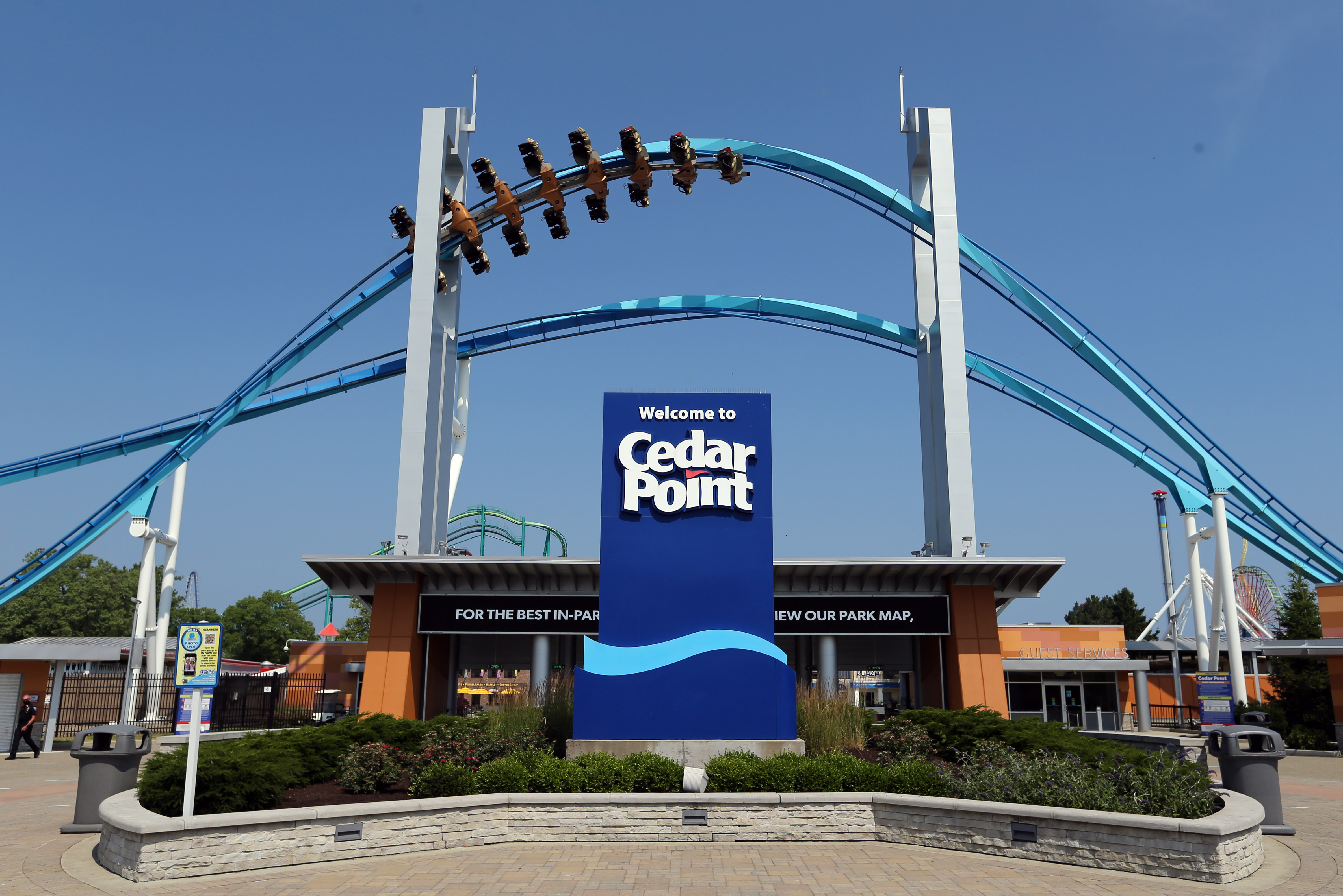 Six Flags and Cedar Fair, which owns Knott's Berry Farm, merging