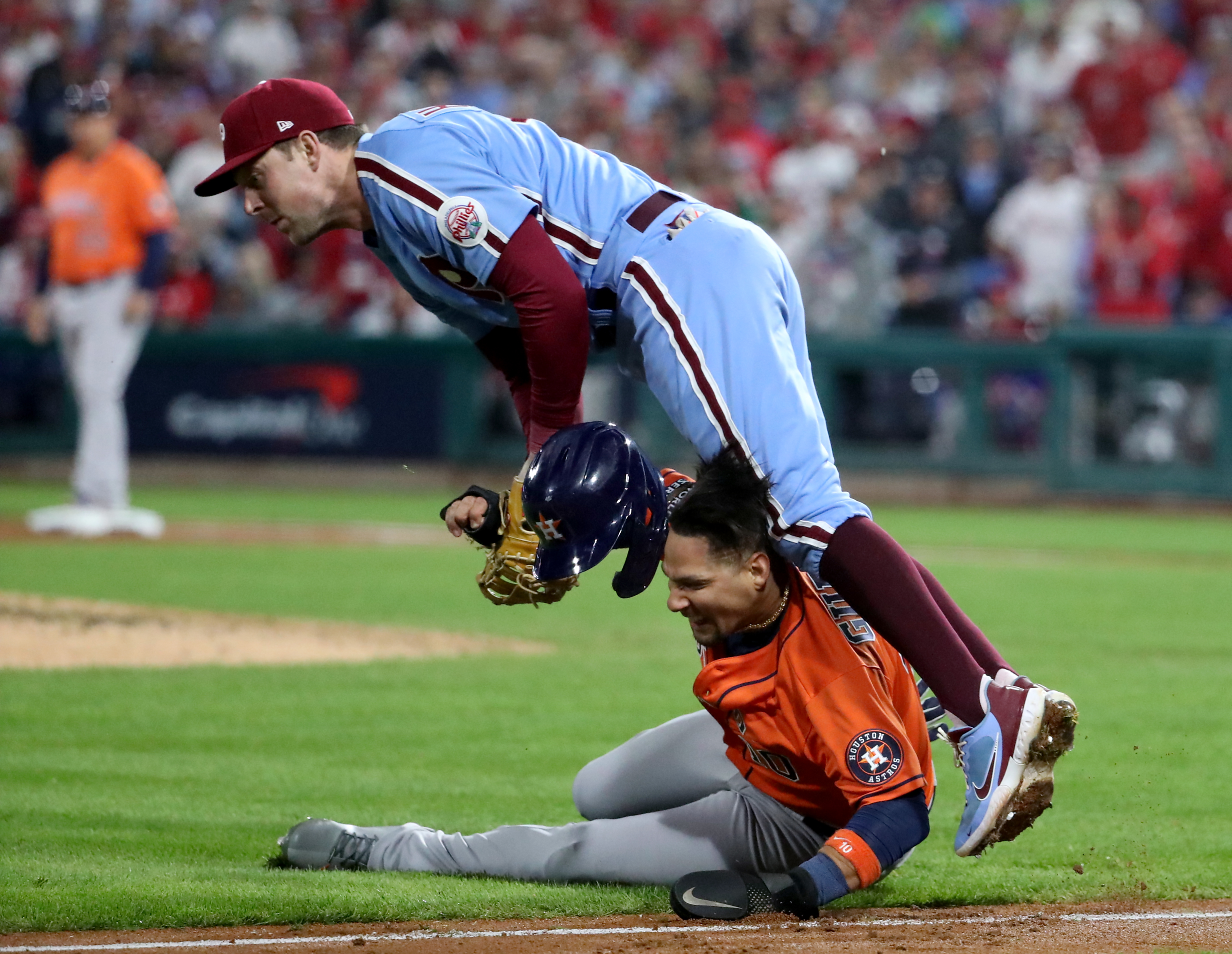 Astros 3, Phillies 2 (World Series Game 5): Houston heads back