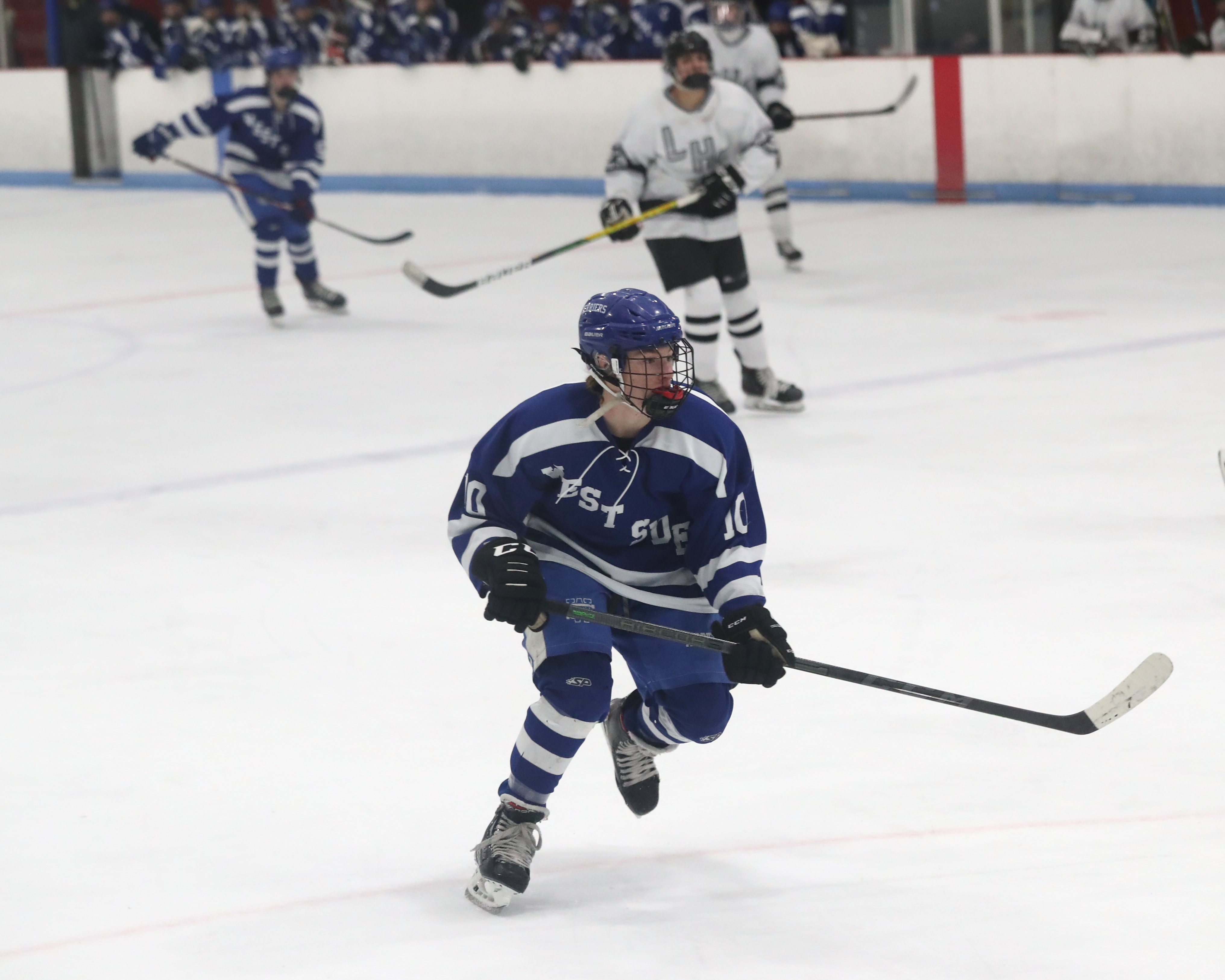 Strong second period leads No. 4 Longmeadow boys hockey past No. 3