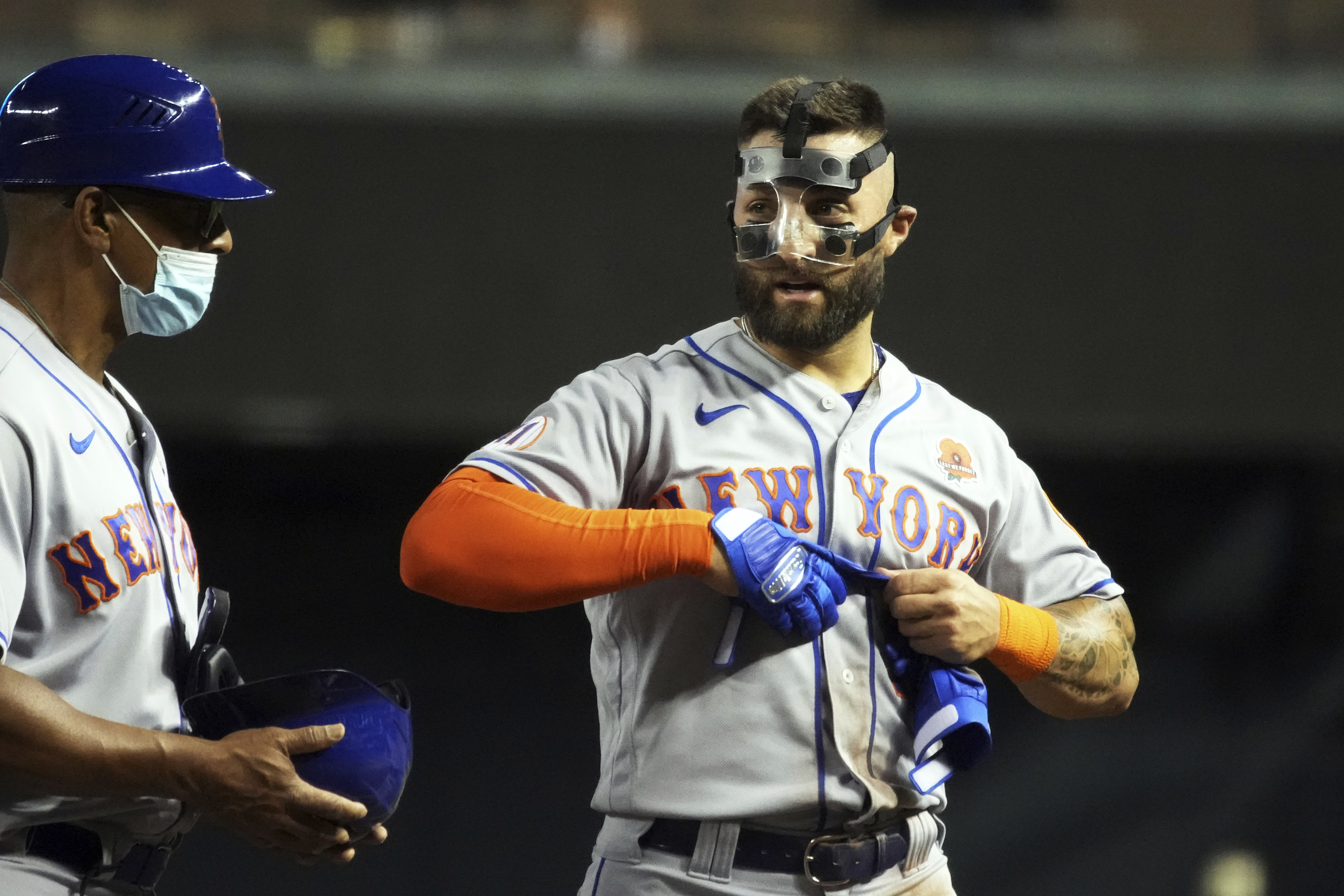 Mets' Kevin Pillar leaves game after gruesome pitch to face