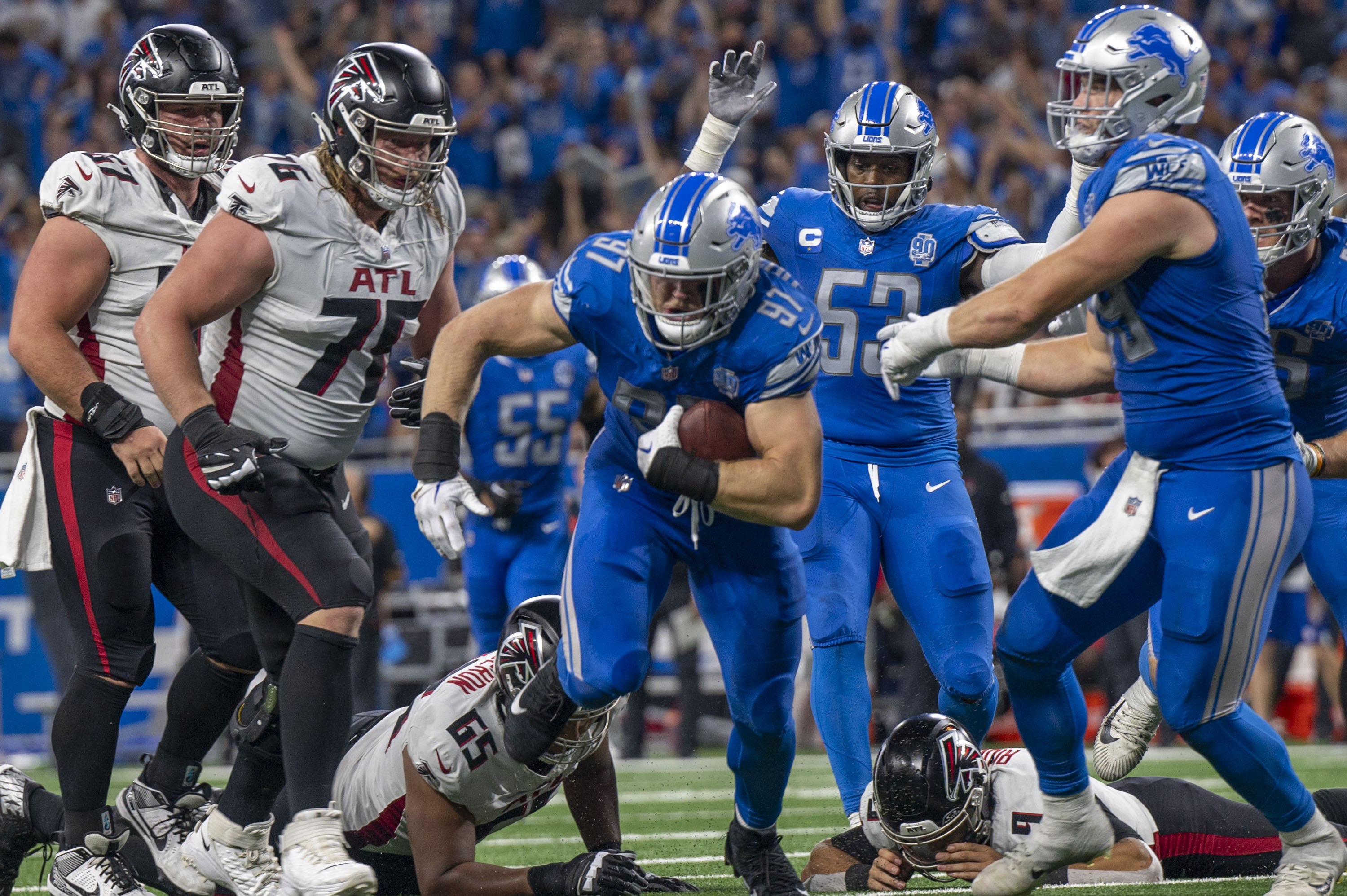 Detroit Lions on X: .@aidanhutch97 became the #Lions' fourth rookie  defensive lineman to record an interception  / X