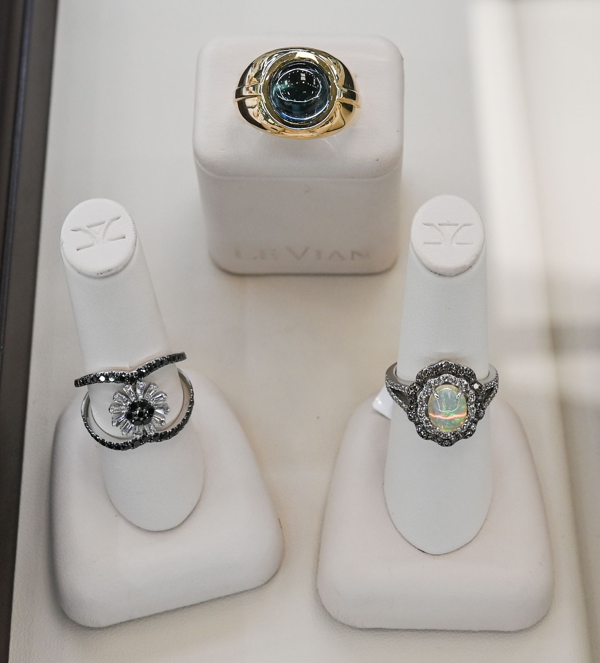 Hannoush Jewelers celebrates Grand Opening of new store on Boston Road