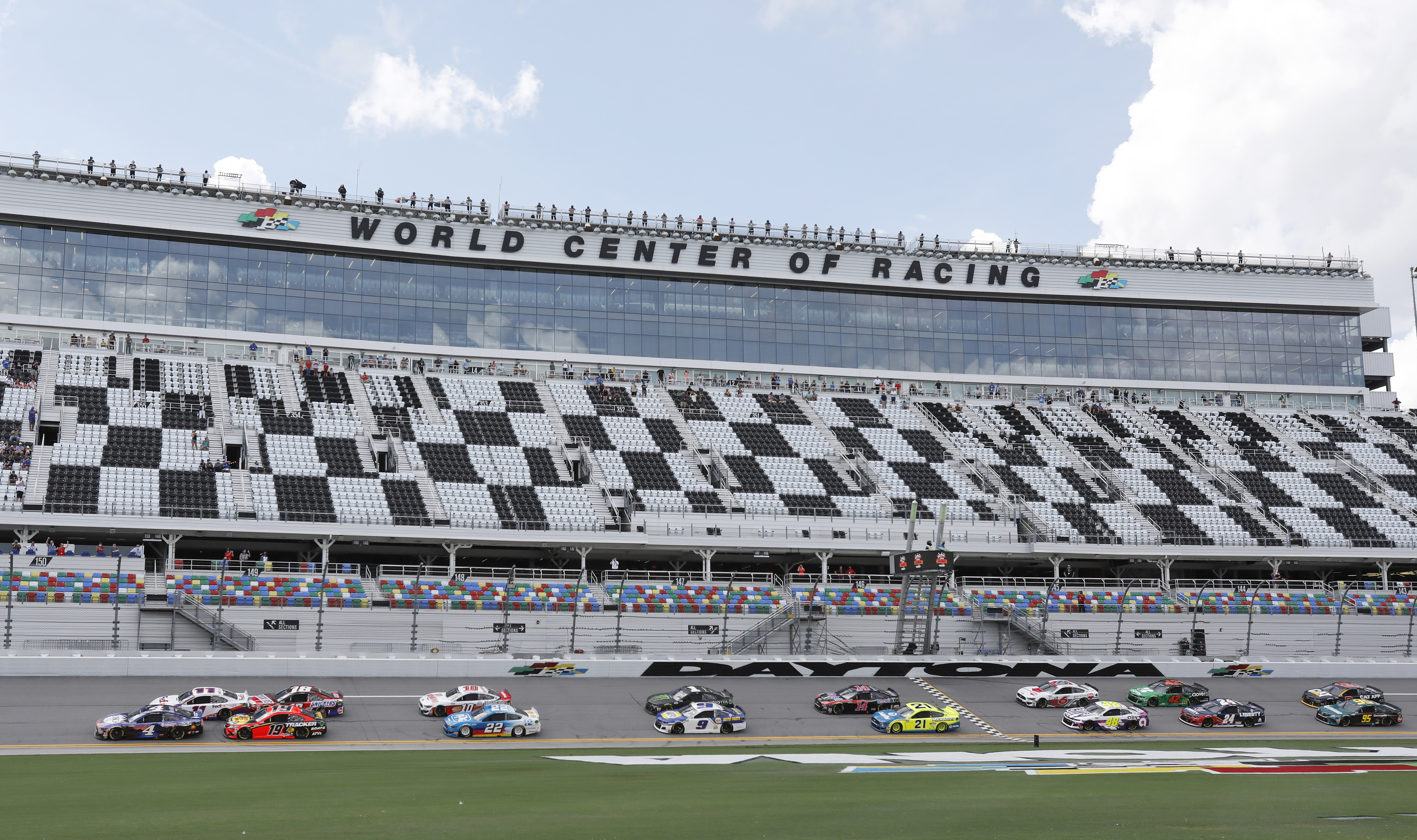 watch the duels at daytona live