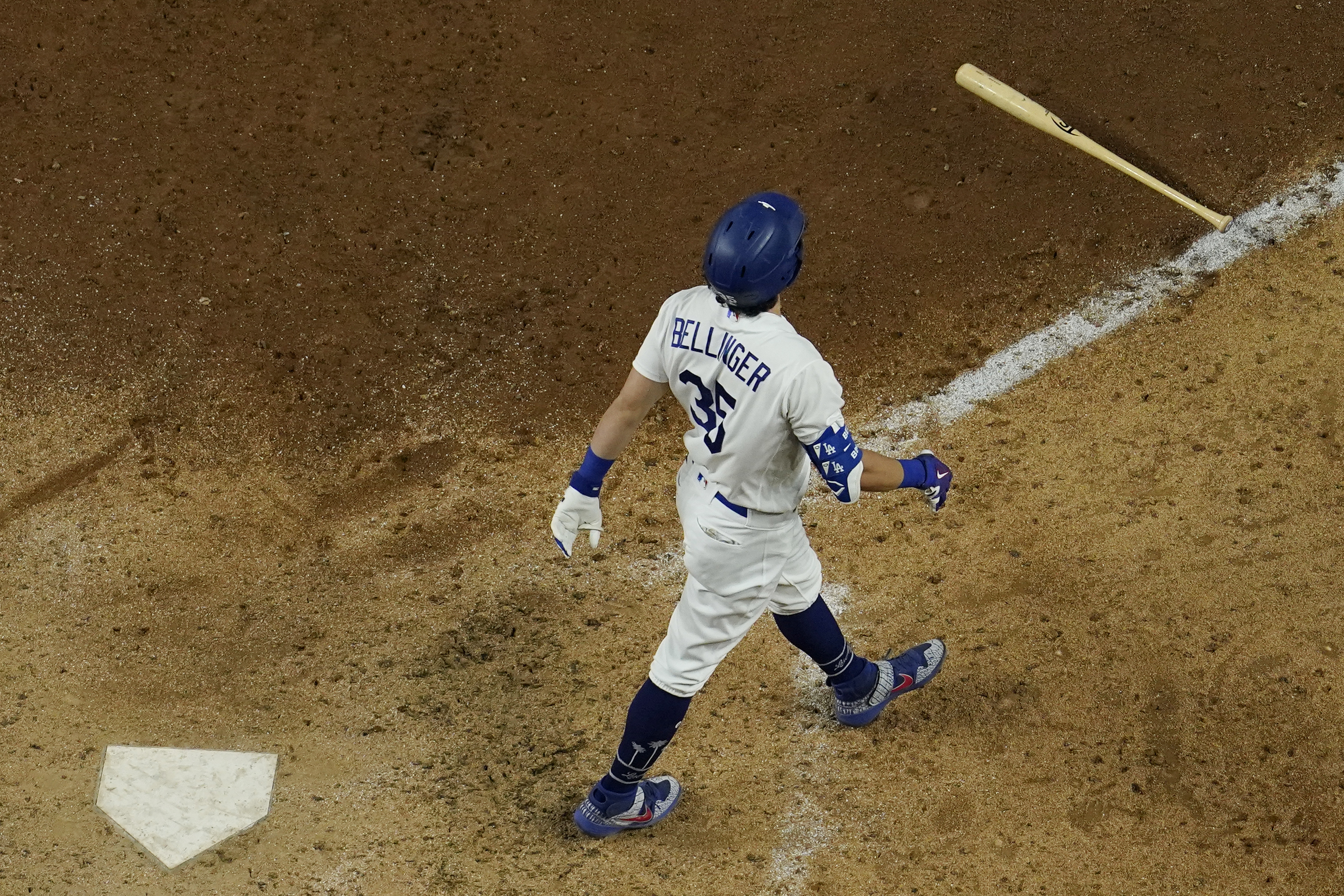 Atlanta knocks off Dodgers to advance to the World Series